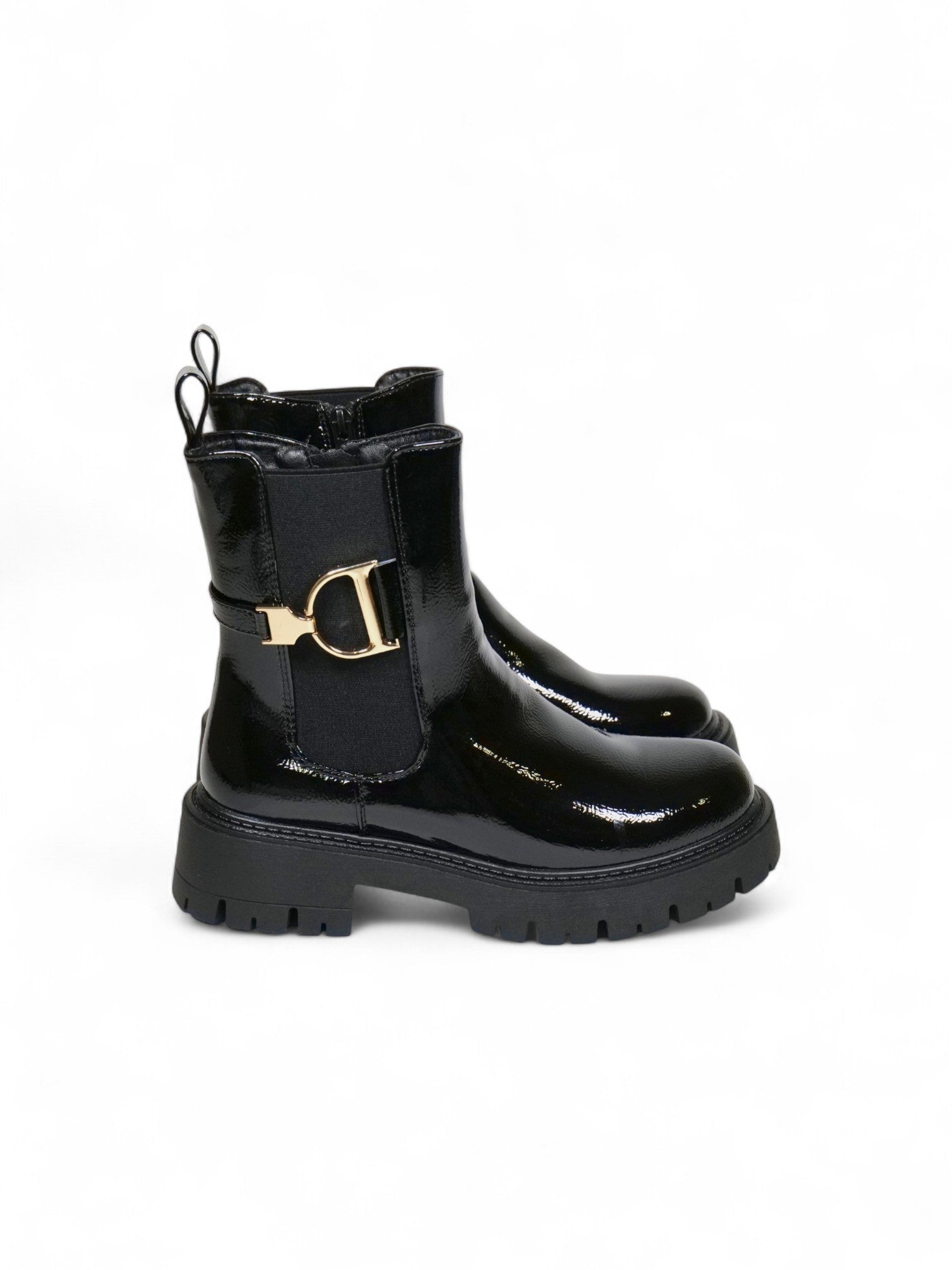 Botines Chelsea de charol para mujer con suela chunky y detalle metálico dorado – Botas negras modernas y cómodas