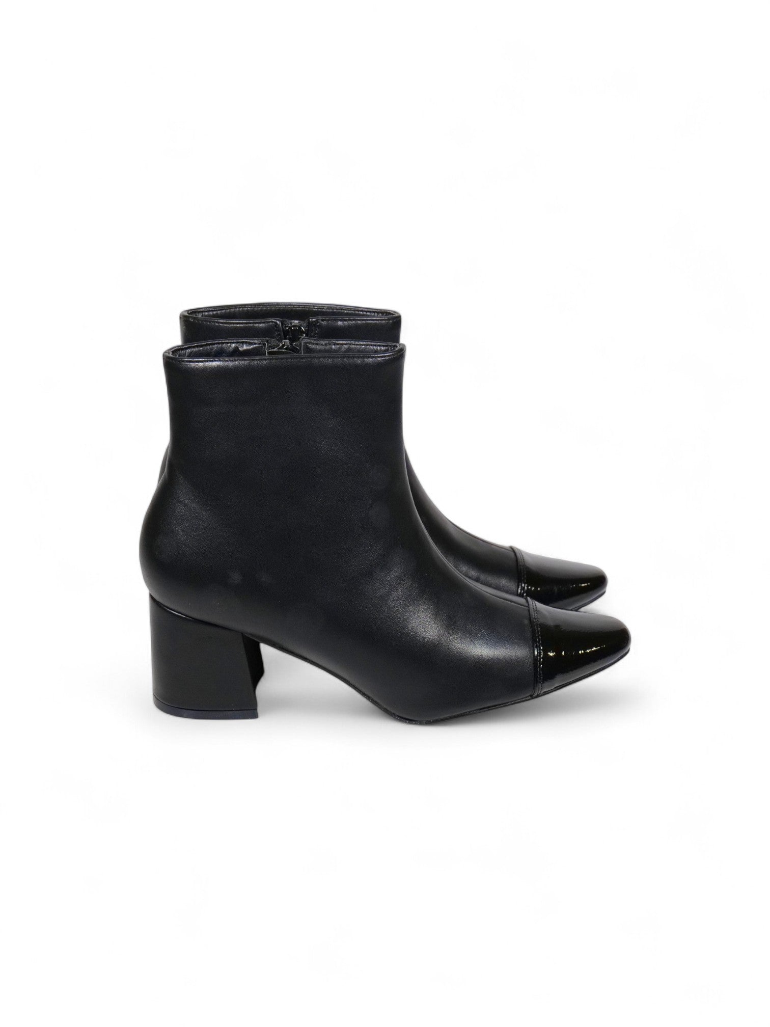 Botines de mujer en cuero sintético negro con tacón ancho medio y punta fina decorada en charol