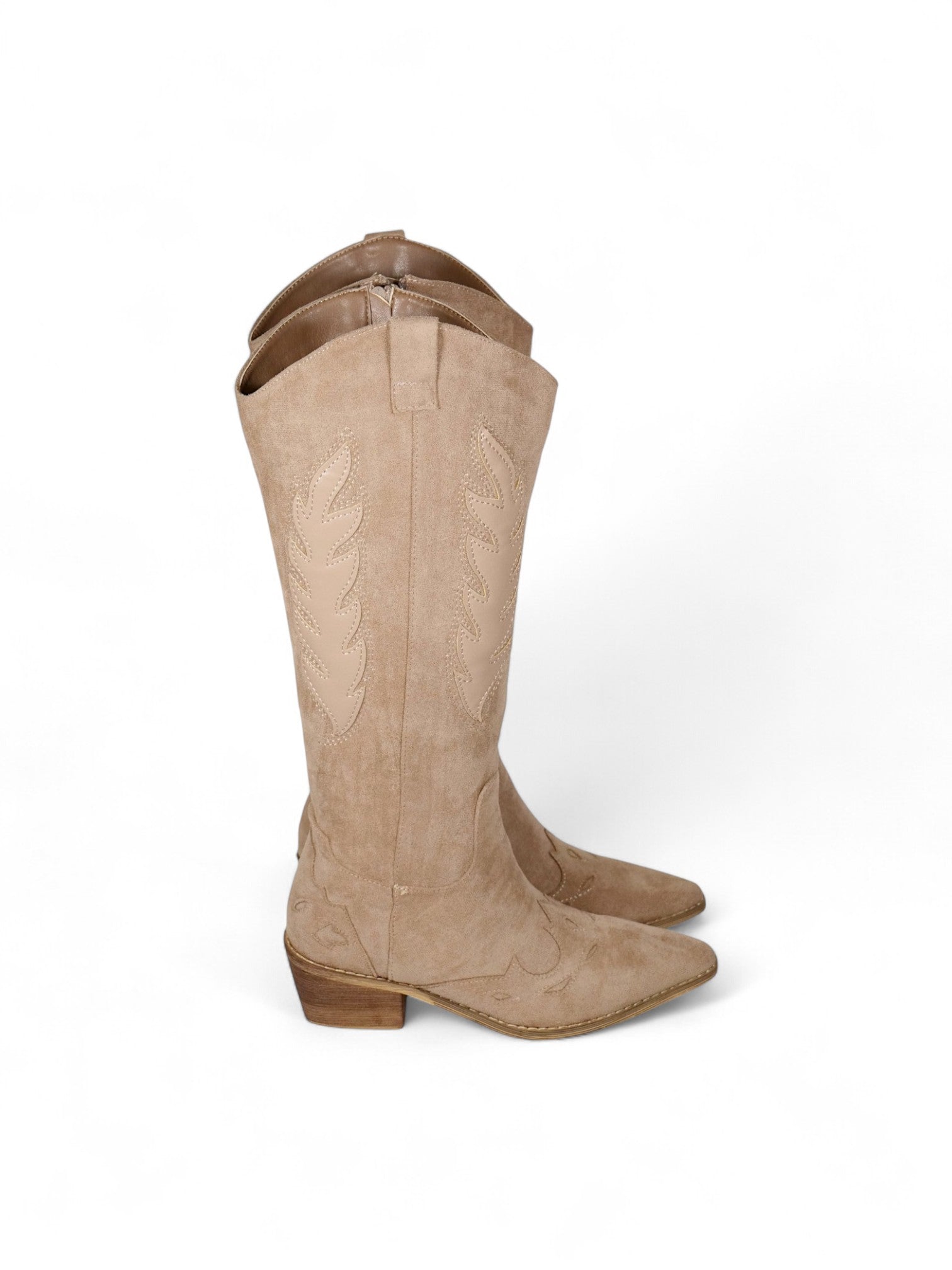 Botas vaqueras gamuza sintética con caña alta, bordados decorativos