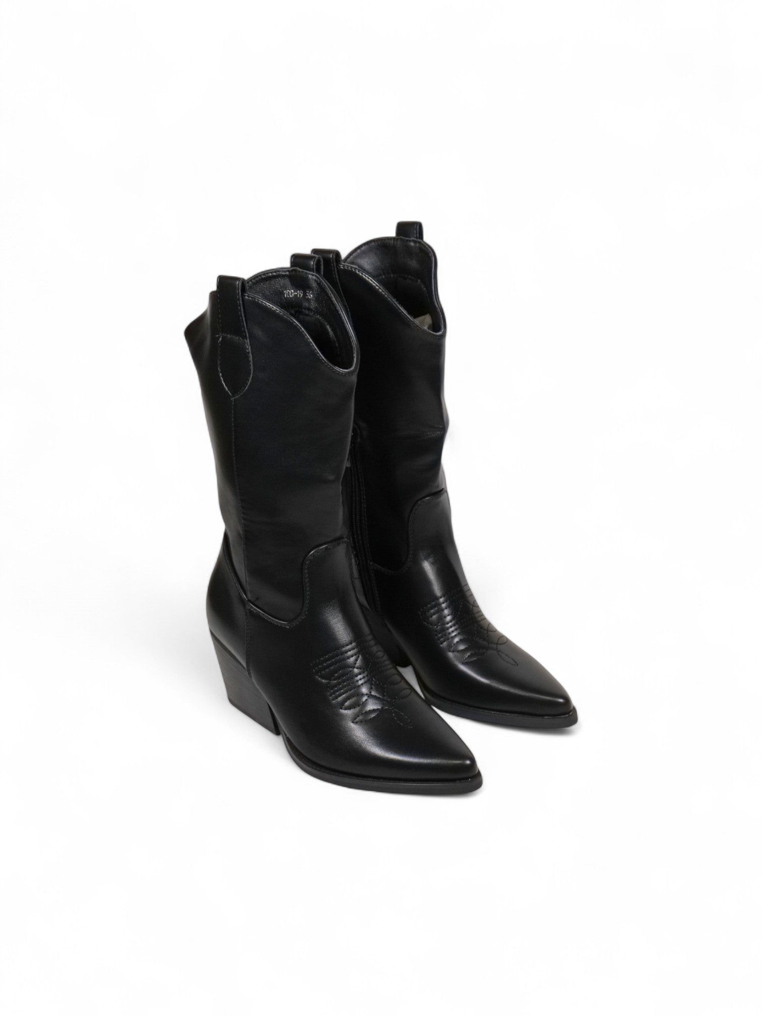 Botas cowboy de mujer en cuero sintético con bordado decorativo, punta fina y tacón medio ancho – estilo western moderno en color blanco y negro