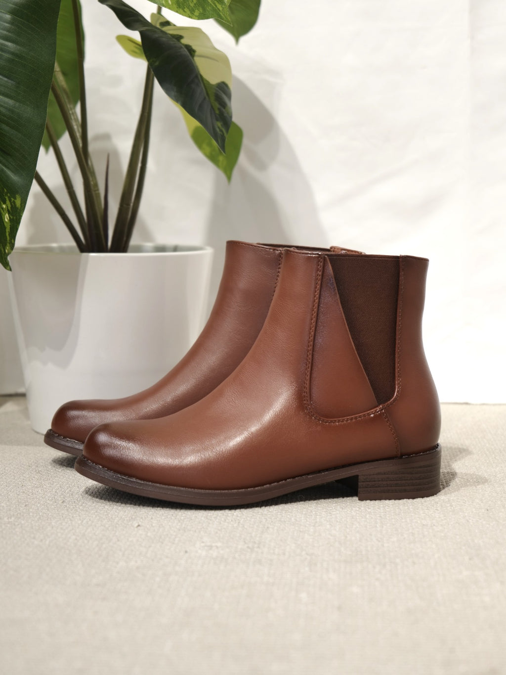 Botines Chelsea de Mujer con Diseño Clásico y Tacón Plano – Botas Cortas de cuero sintético con Elástico Lateral y Cierre con Cremallera