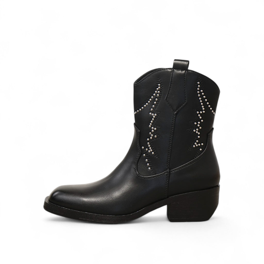 Botines cowboy de mujer estilo western con tachuelas metálicas decorativas y tacón medio