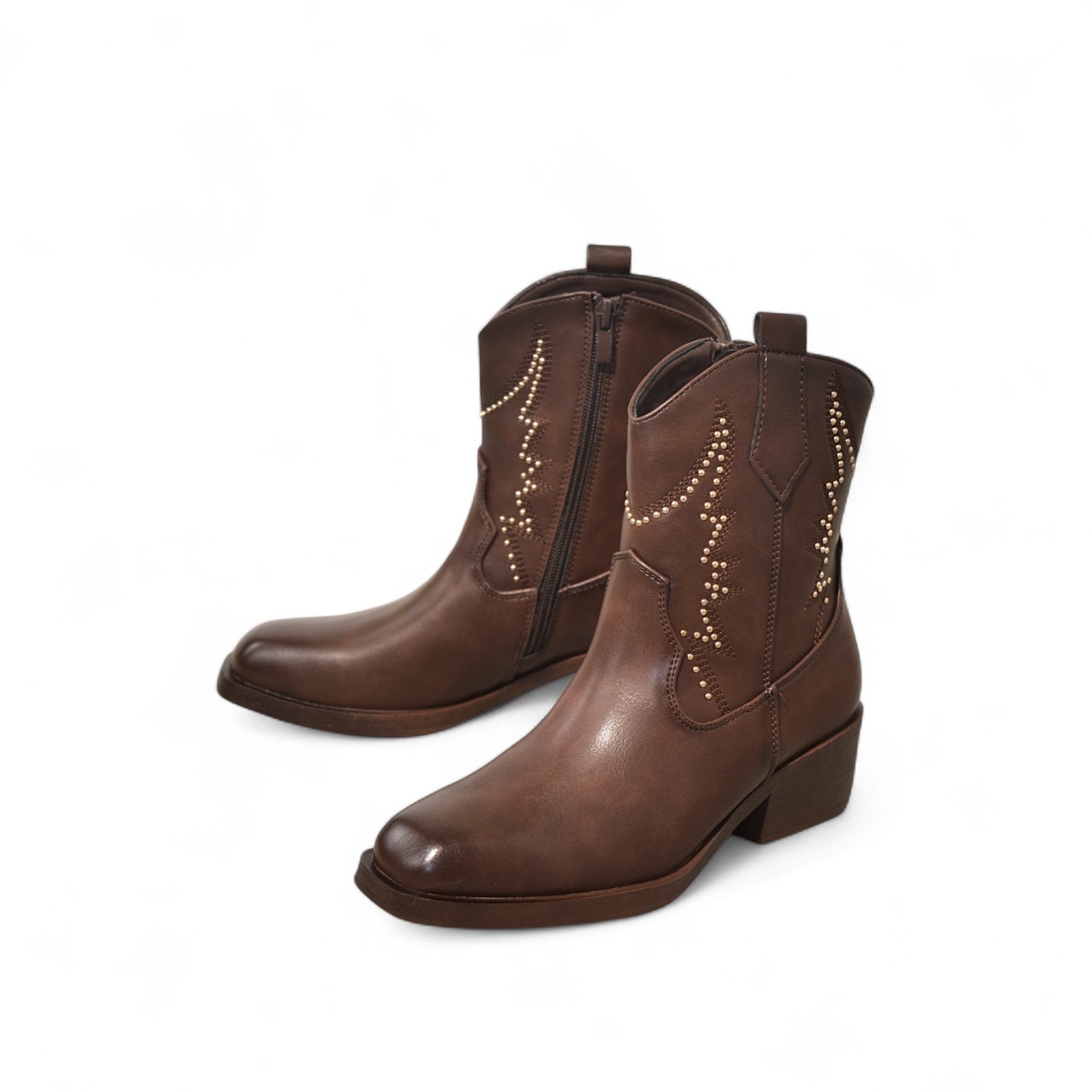 Botines cowboy de mujer estilo western con tachuelas metálicas decorativas y tacón medio
