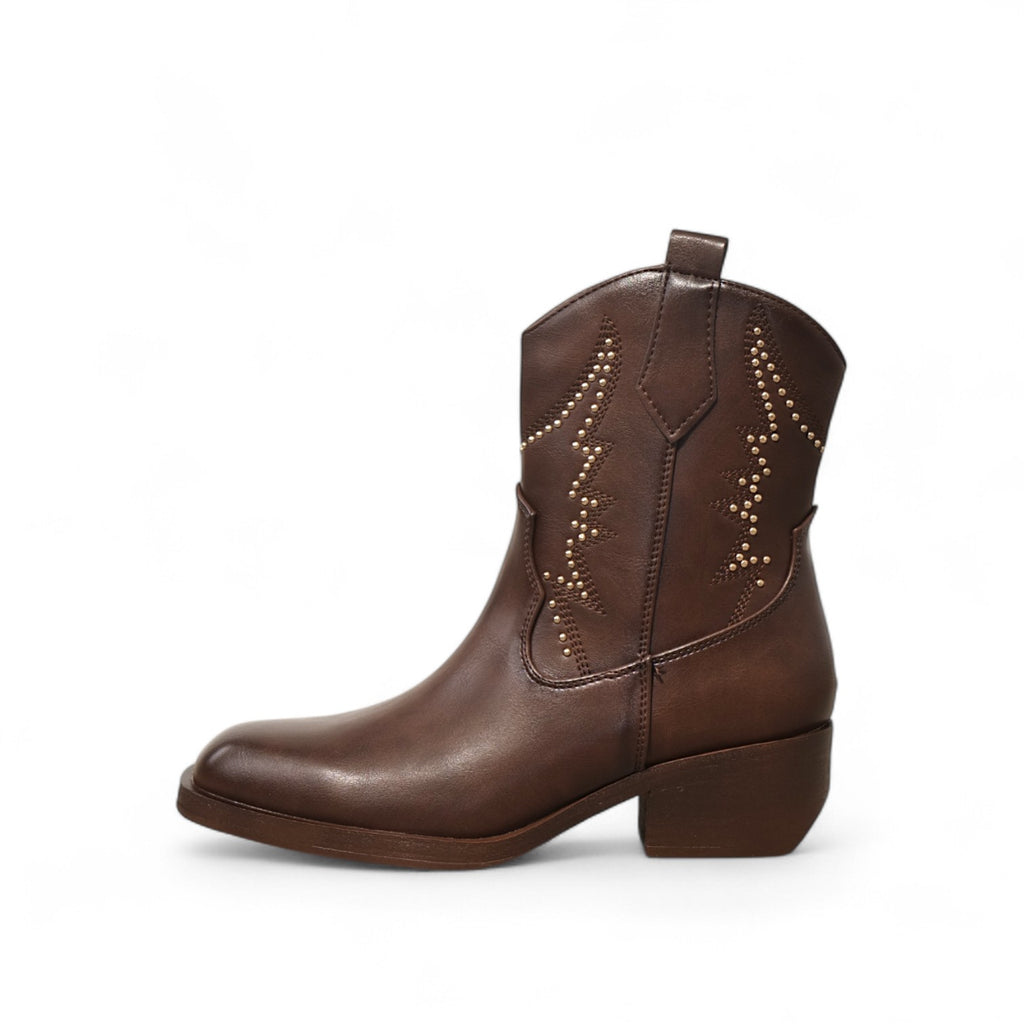 Botines cowboy de mujer estilo western con tachuelas metálicas decorativas y tacón medio