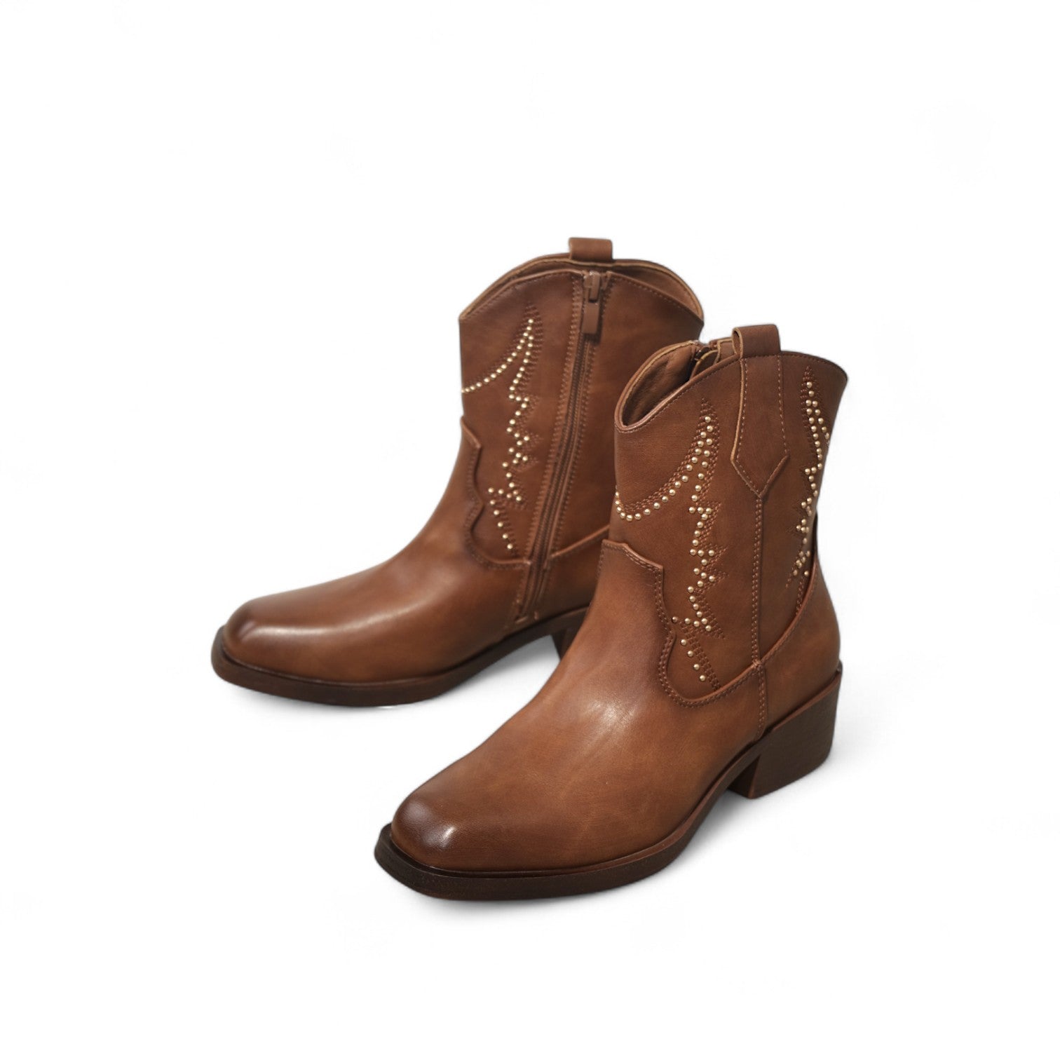 Botines cowboy de mujer estilo western con tachuelas metálicas decorativas y tacón medio