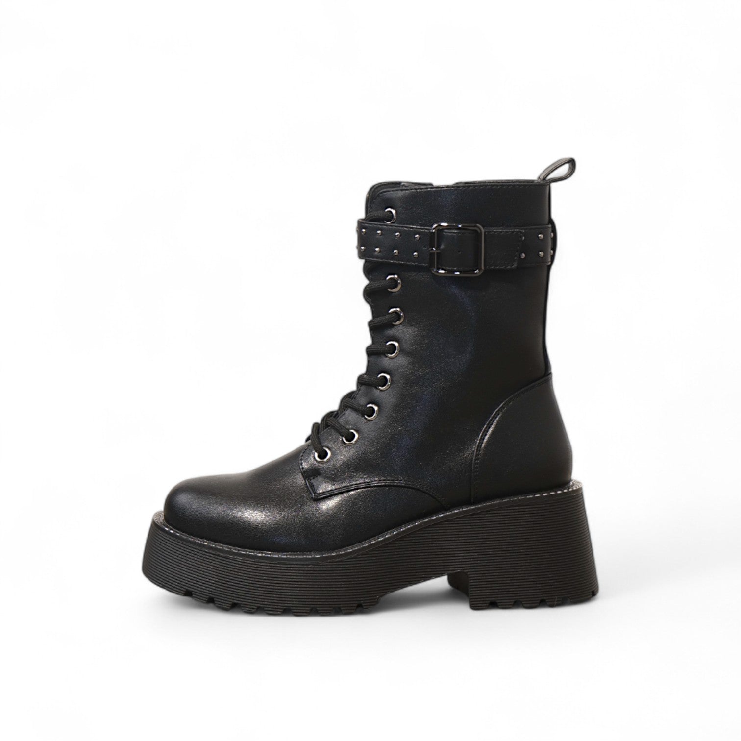 Botas combat para mujer con plataforma alta y cordones, diseño con hebilla decorativa y cierre lateral, de cuero o gamuza sintética, estilo urbano moderno disponibles en negro, marrón y beige