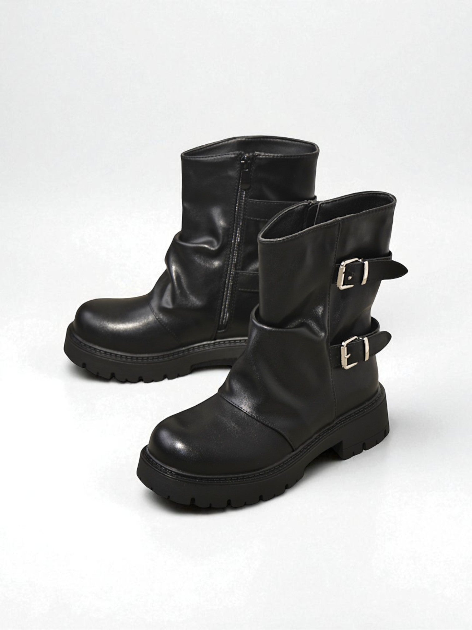 Botines biker de mujer media caña con doble hebilla y suela track