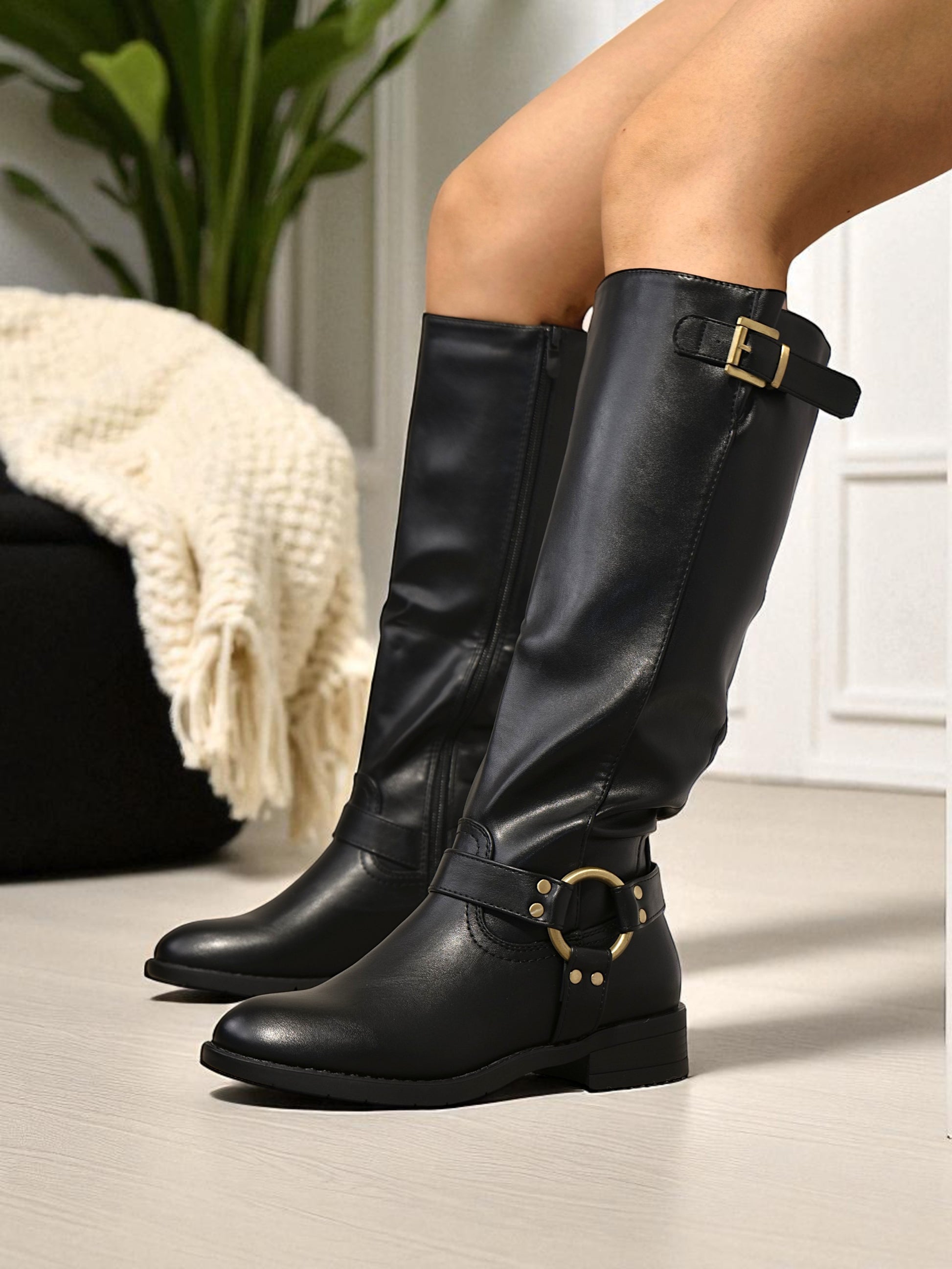 Botas altas de mujer estilo ecuestre con hebilla metálica y tacón bajo cómodo para uso diario