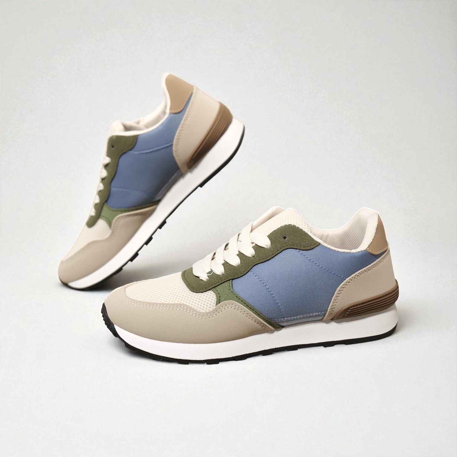 Sneakers mujer estilo casual con suela ligera y diseño combinado disponibles en beige y multicolor