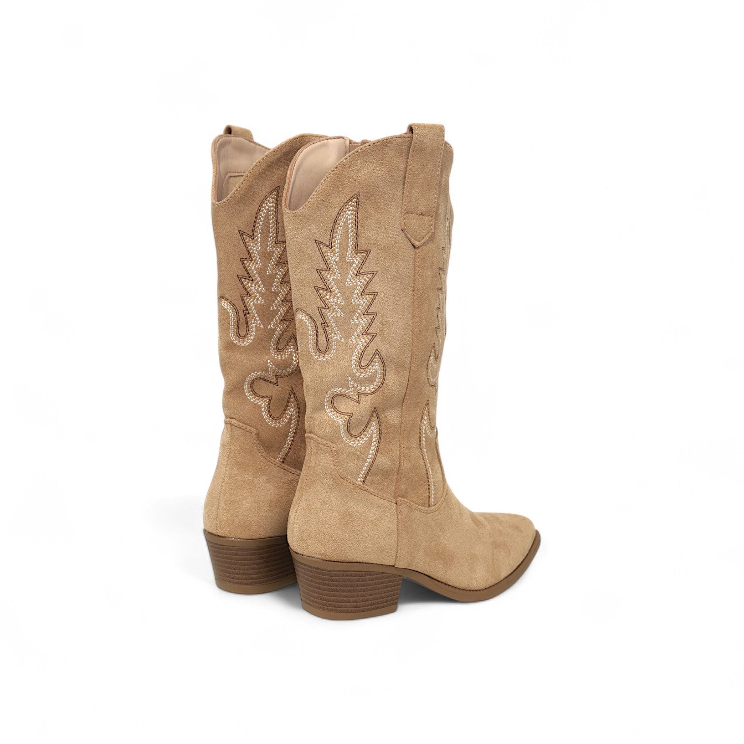 Botas cowboy de mujer terciopelo beige arena con bordados decorativos y tacón bajo, estilo western de media caña para looks casuales y de moda