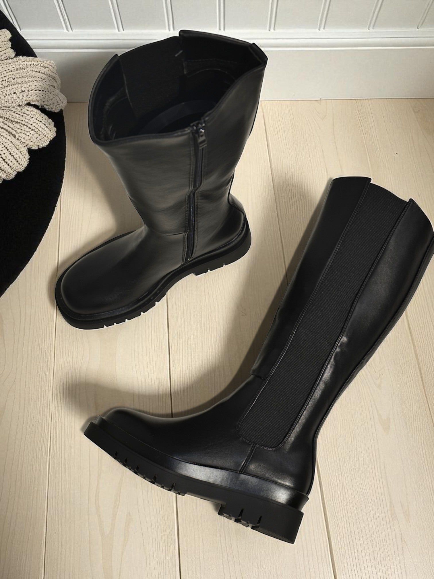 Botas altas negras estilo básico con banda elástica para mujer con plataforma dentada y cierre lateral – Botas de caña alta estilo casual urbano