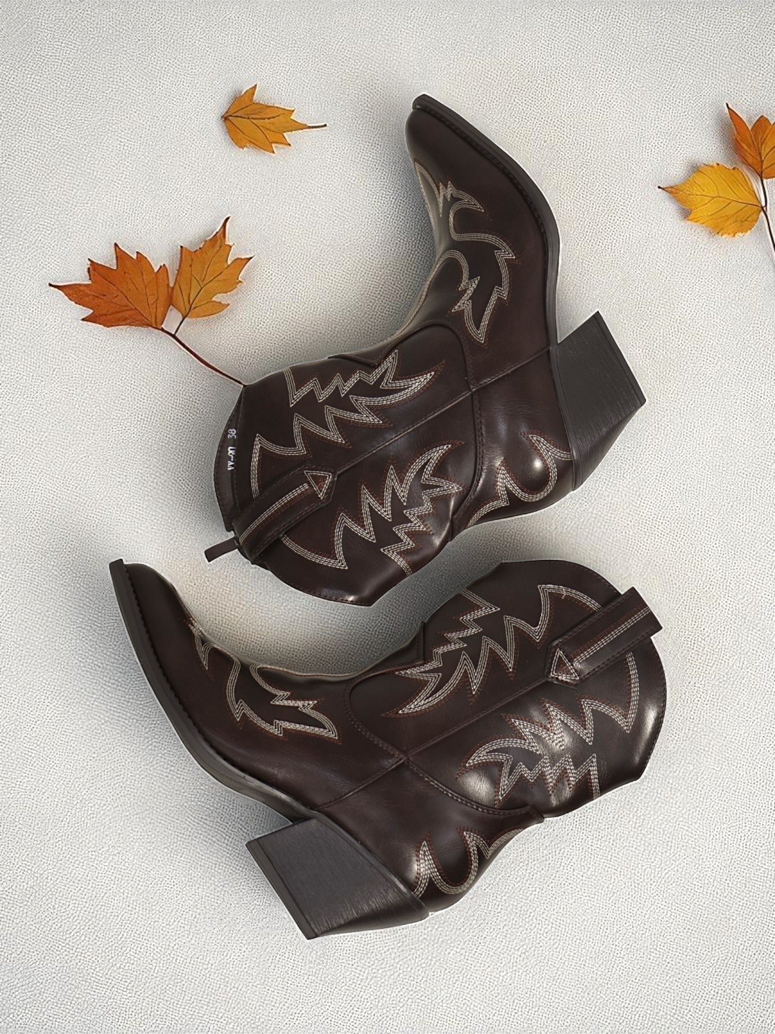 Botas cowboy bordadas negro y marrón chocolate estilo western
