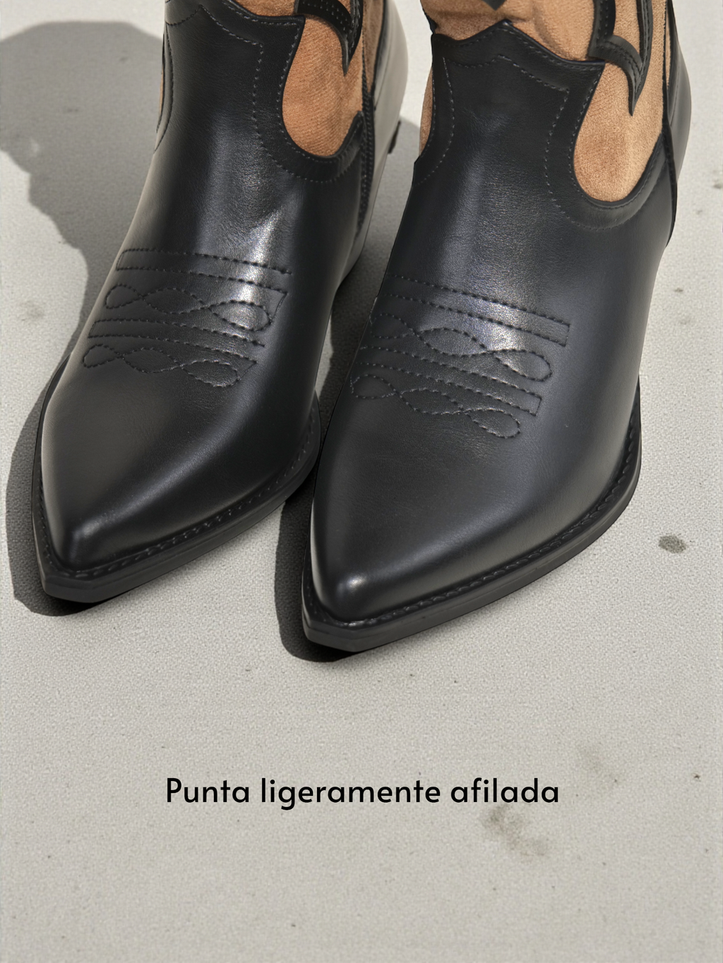 Botas vaqueras bicolor de mujer en cuero sintético y gamuza sintética, estilo cowboy clásico con tacón ancho