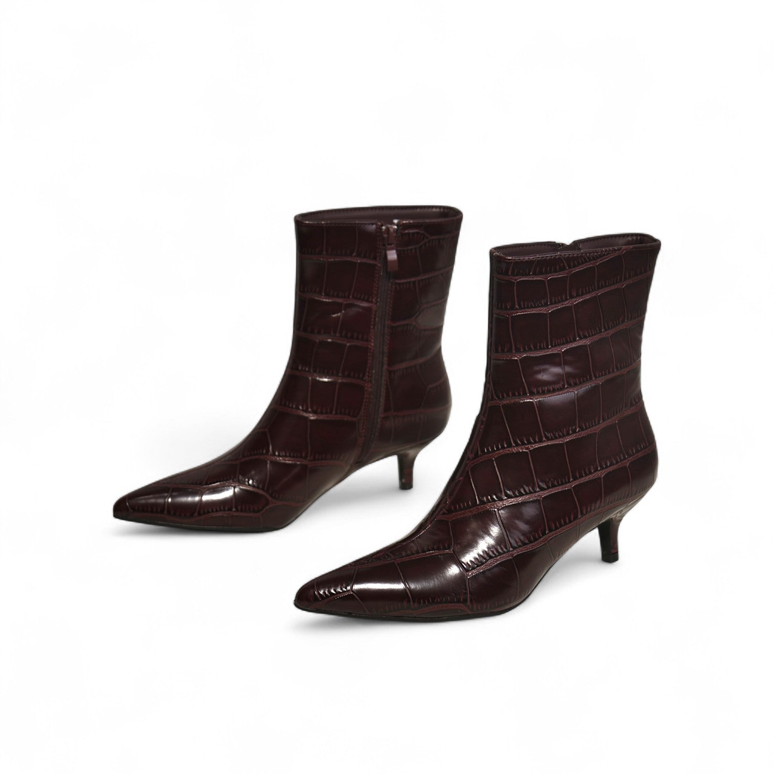 Botines mujer de cuero sintético con tacón bajo kitten heel y textura efecto cocodrilo