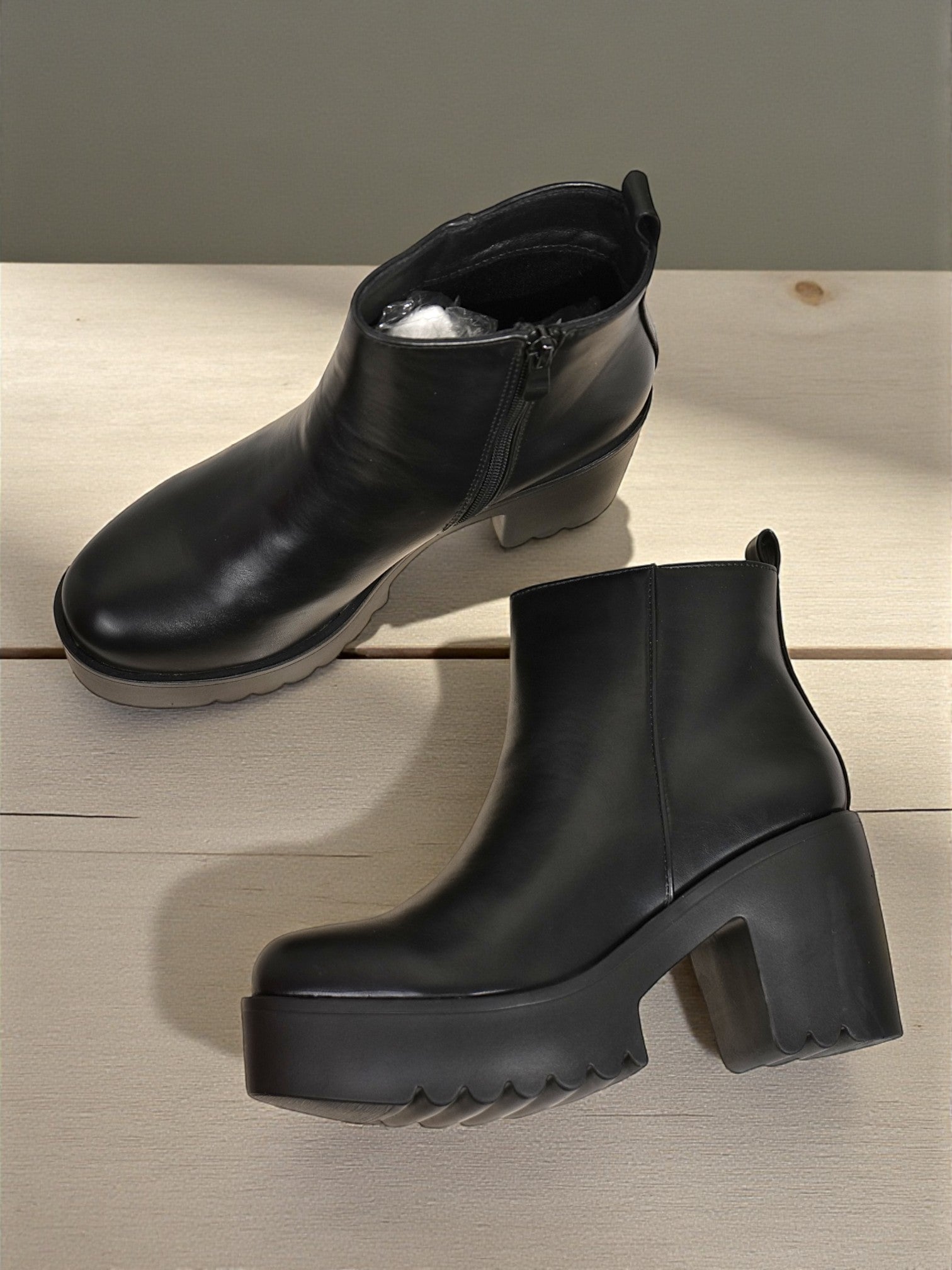 Botines negros con plataforma dentada y tacón alto grueso de cuero sintético efecto brillo