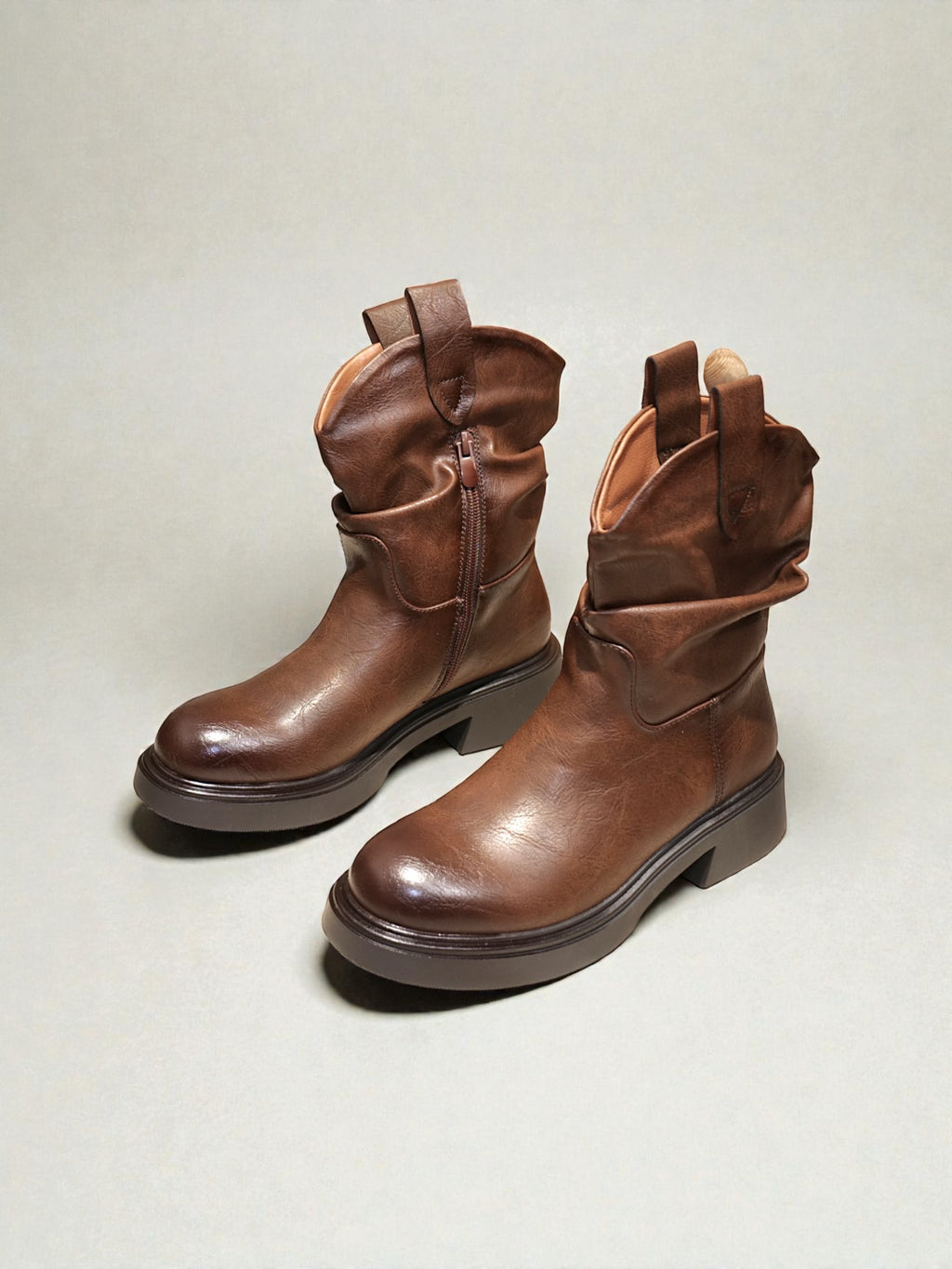 Botas western de caña arrugada en color marrón acabado semi-mate para mujer invierno otroño