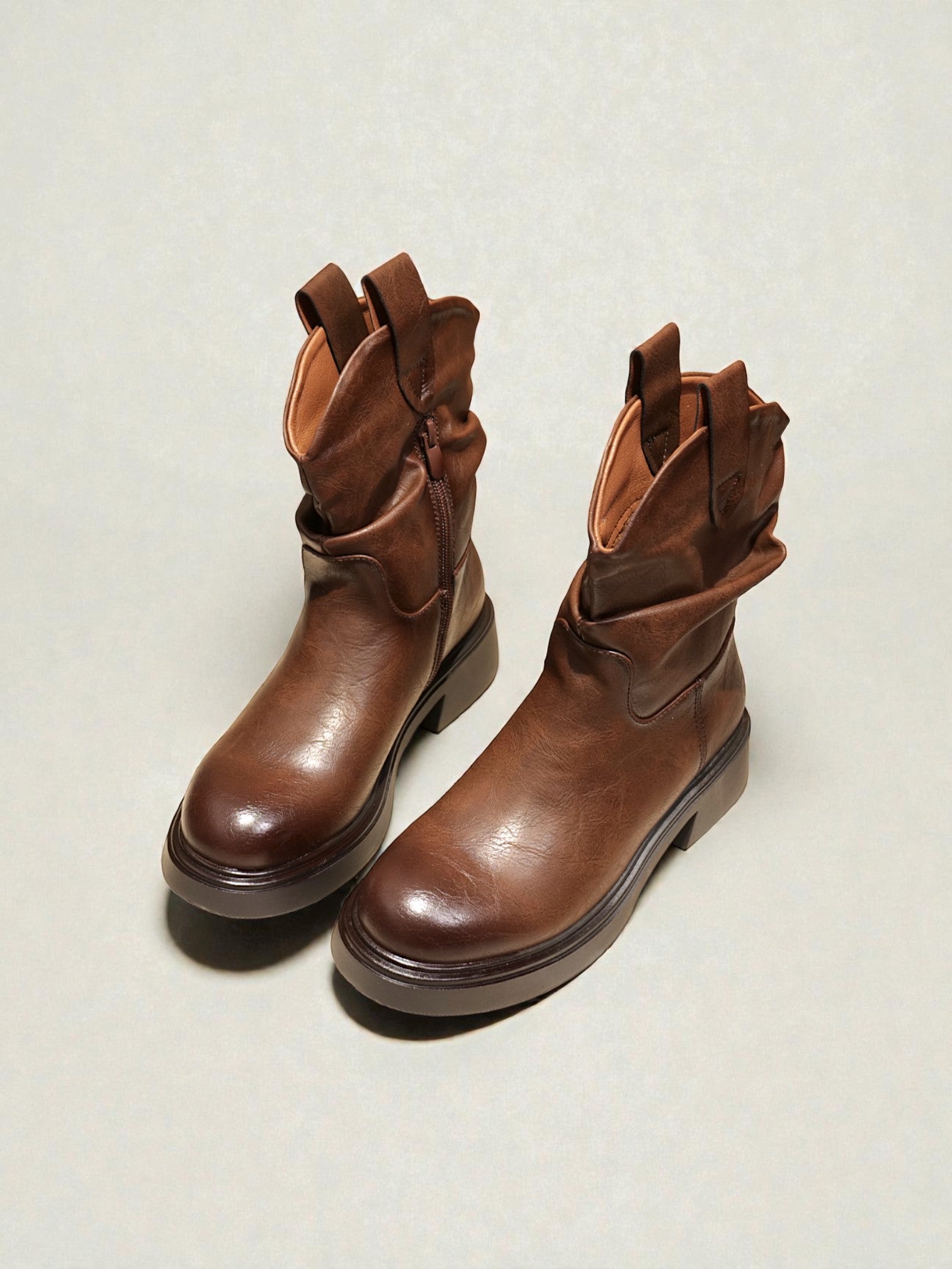 Botas western de caña arrugada en color marrón acabado semi-mate para mujer invierno otroño