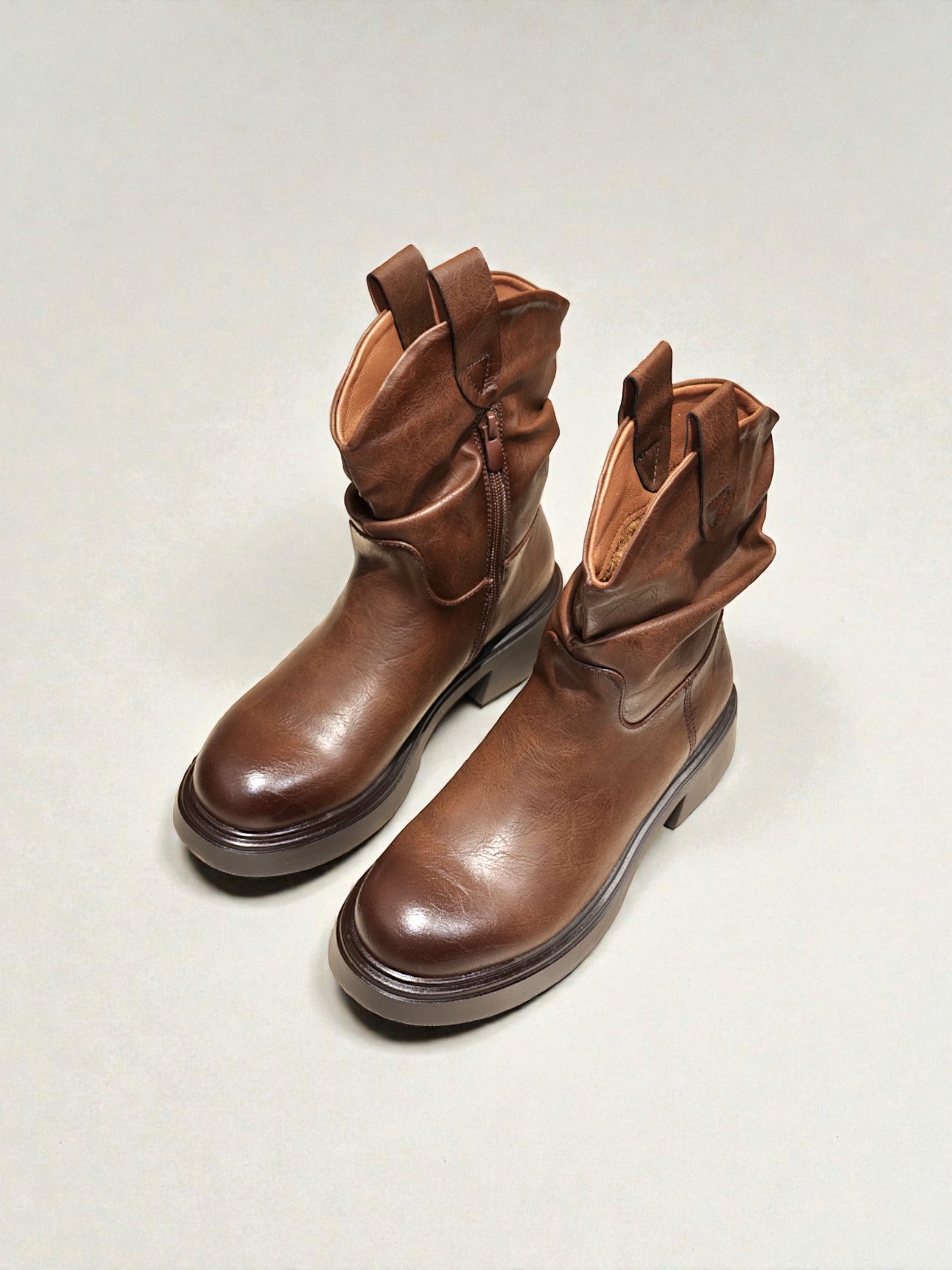 Botas western de caña arrugada en color marrón acabado semi-mate para mujer invierno otroño
