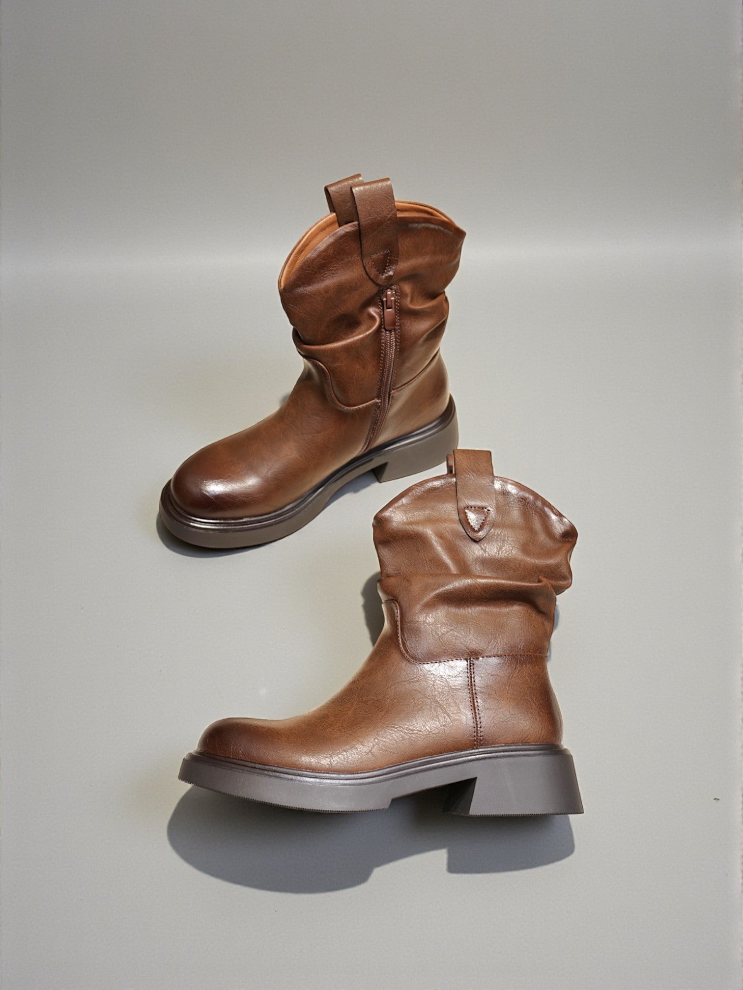 Botas western de caña arrugada en color marrón acabado semi-mate para mujer invierno otroño