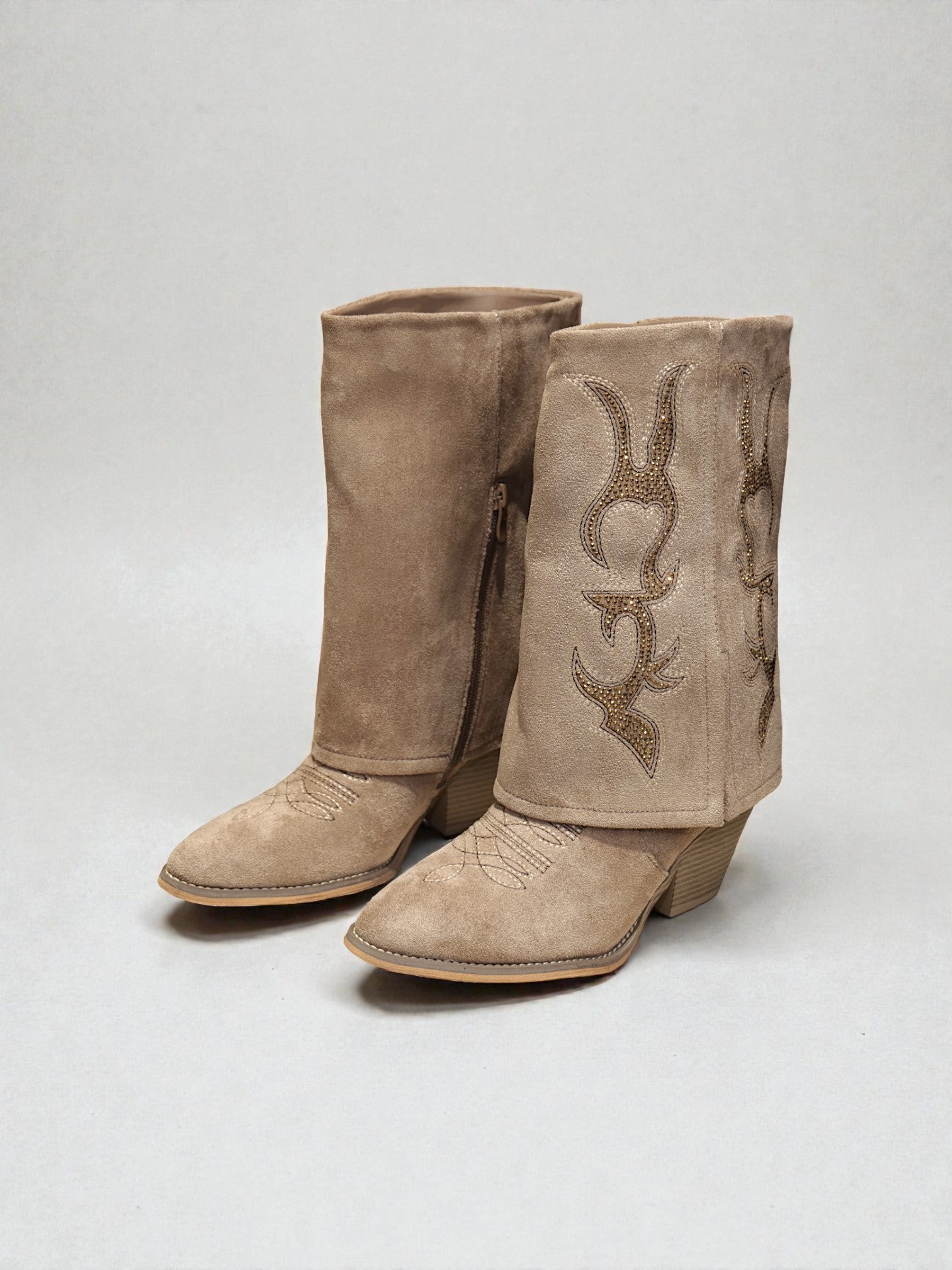 Botas cowboy doble capa mujer de caña ancha en efecto gamuza con tacón cómodo y detalles bordados