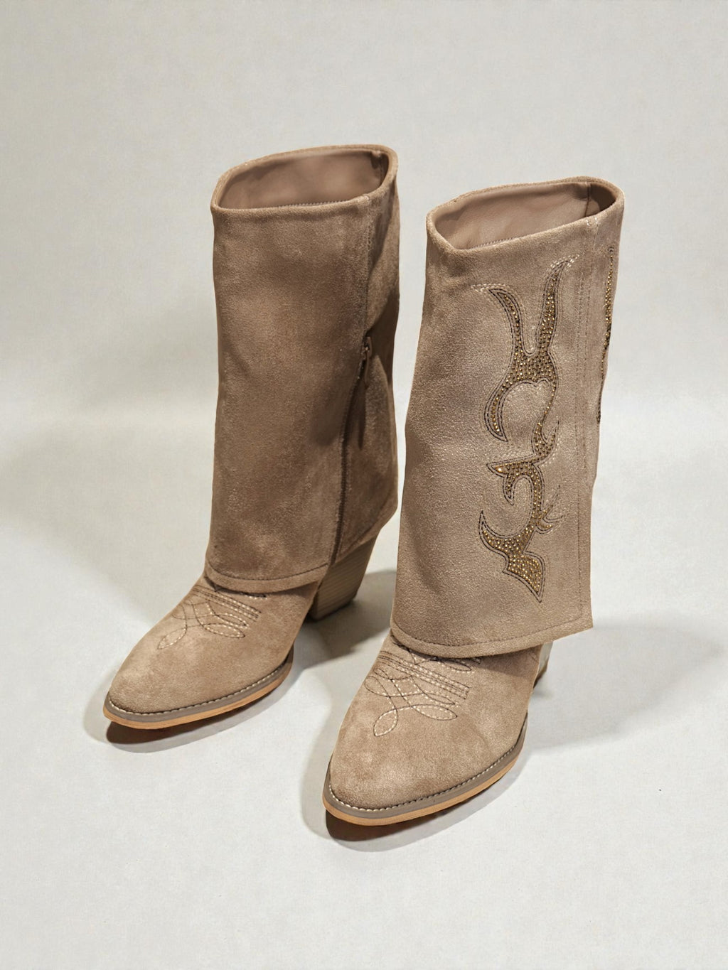 Botas cowboy doble capa mujer de caña ancha en efecto gamuza con tacón cómodo y detalles bordados