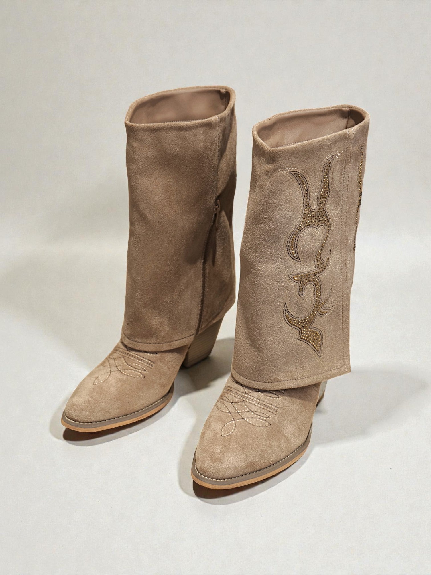 Botas cowboy doble capa mujer de caña ancha en efecto gamuza con tacón cómodo y detalles bordados