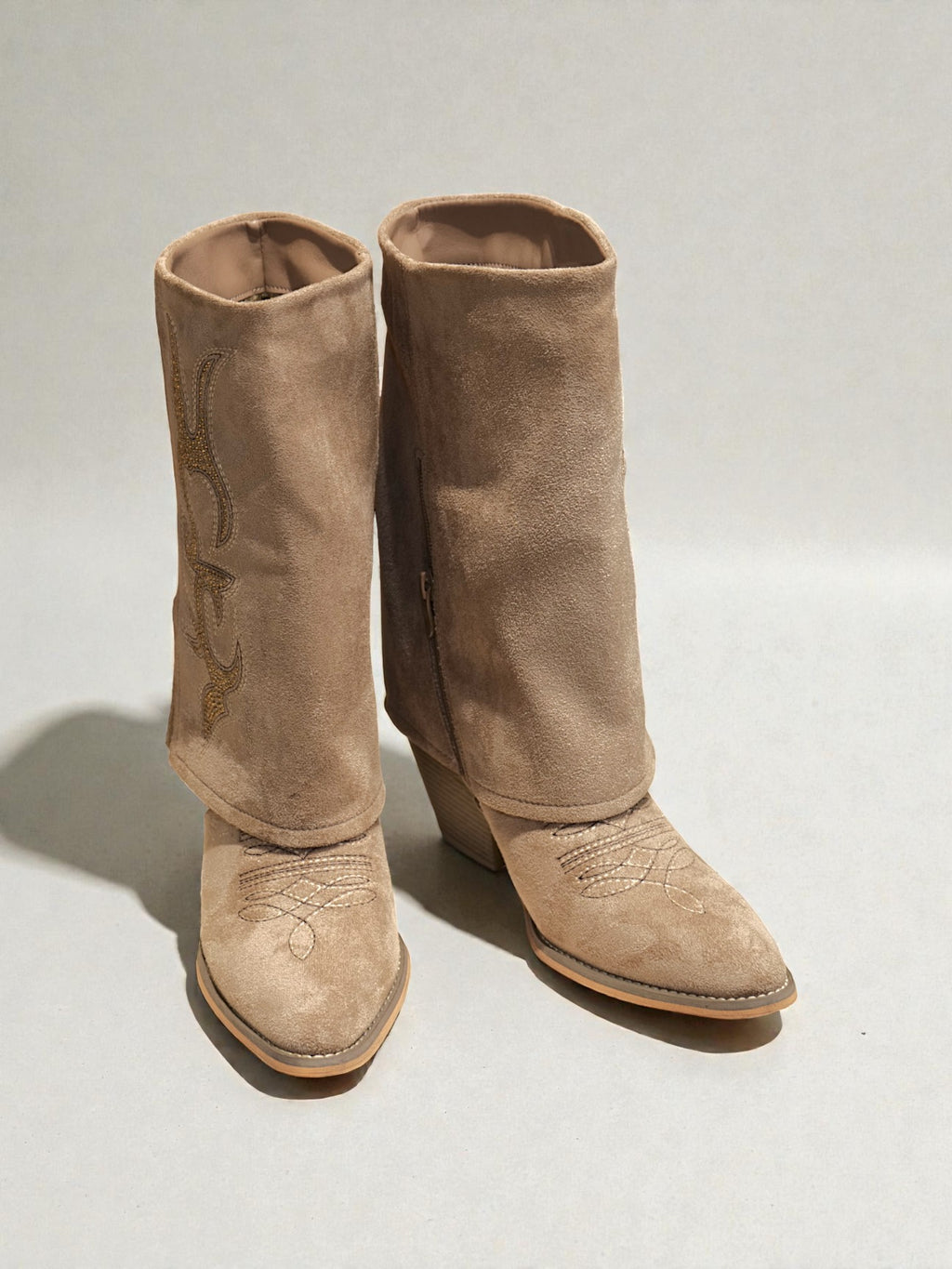 Botas cowboy doble capa mujer de caña ancha en efecto gamuza con tacón cómodo y detalles bordados
