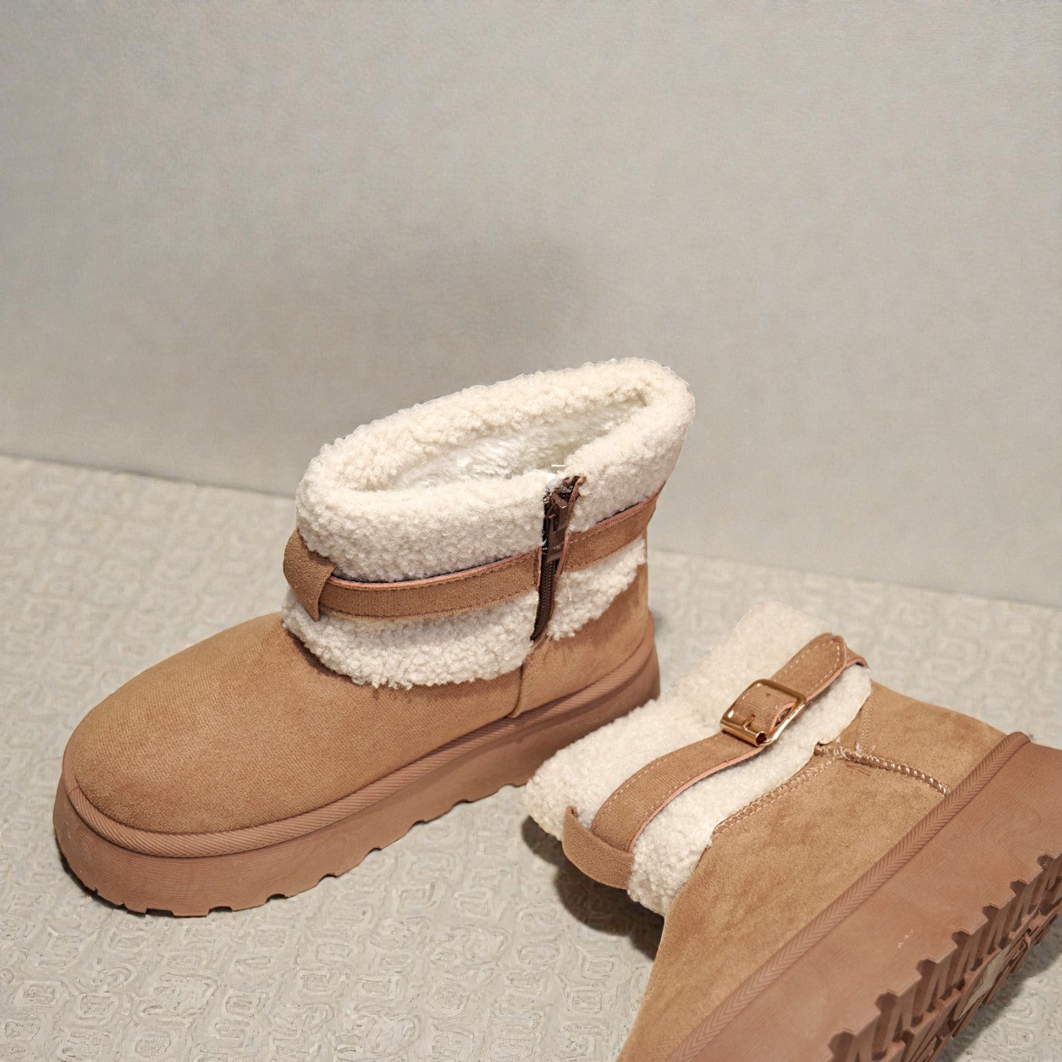 Botas de nieve invierno mujer de gamuza sintética con interior forrado, suela plataforma y correa decorativa con hebilla – calzado abrigado y cómodo para días fríos