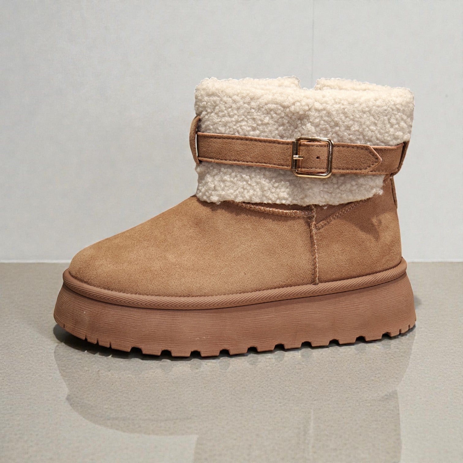 Botas de nieve invierno mujer de gamuza sintética con interior forrado, suela plataforma y correa decorativa con hebilla – calzado abrigado y cómodo para días fríos
