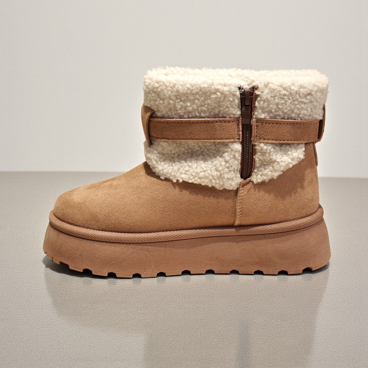Botas de nieve invierno mujer de gamuza sintética con interior forrado, suela plataforma y correa decorativa con hebilla – calzado abrigado y cómodo para días fríos