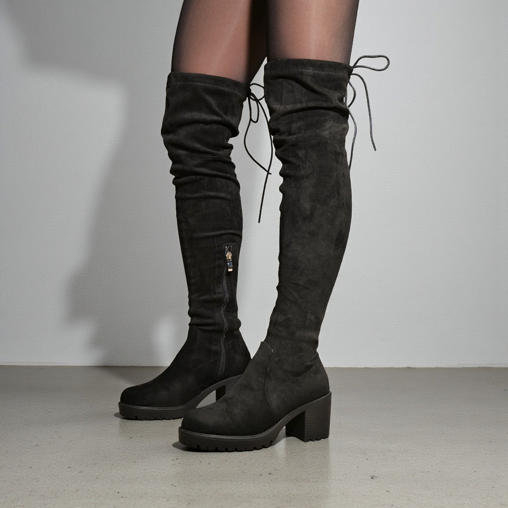 Botas altas por encima de la rodilla negra con tacón medio con plataforma tipo musleras mujer de gamuza sintética suela antideslizante, cierre lateral y ajuste trasero – diseño cómodo