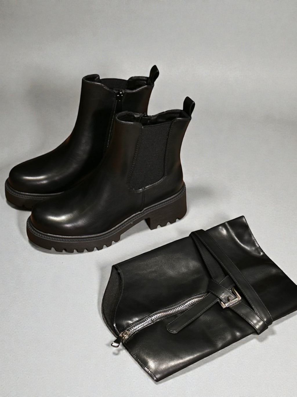 Bota 2 en 1 mujer negro brillo con botín básico y funda desmontable con cierre y hebilla – en cuero sintético diseño versátil, moderno y funcional con suela antideslizante