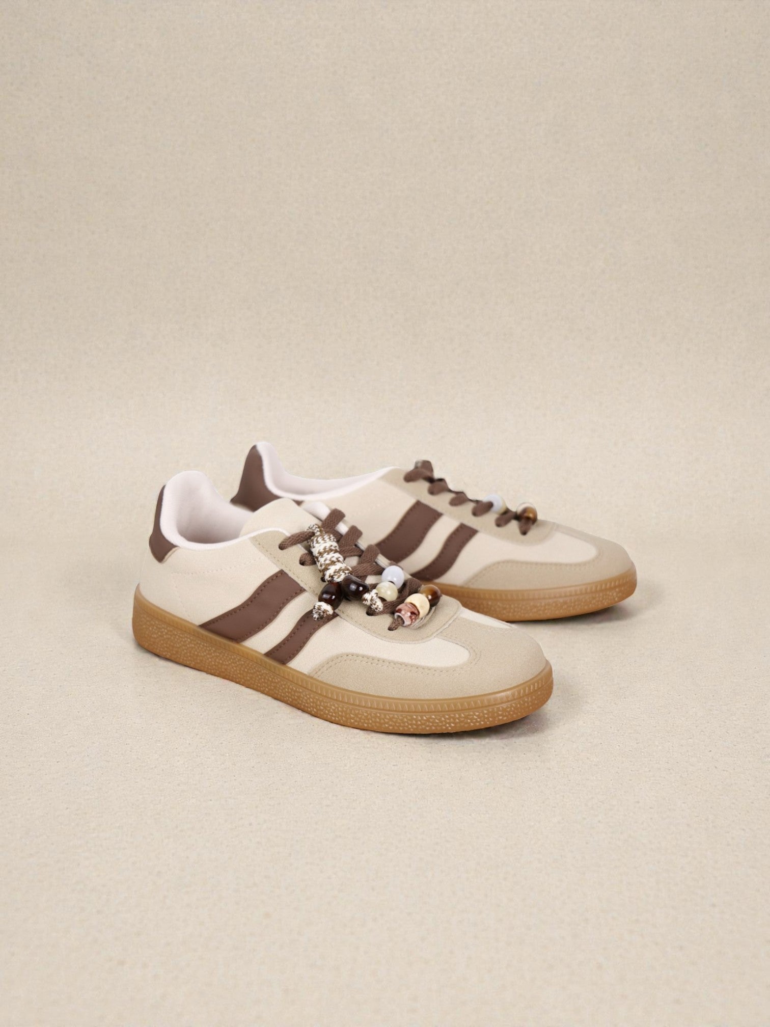 Zapatillas Deportivas Mujer Estilo Casual con Cordones Decorativos y Cuentas, Sneakers Urbanas en Gamuza Sintética Beige y Marrón, Suela Antideslizante Color Caramelo para Diario