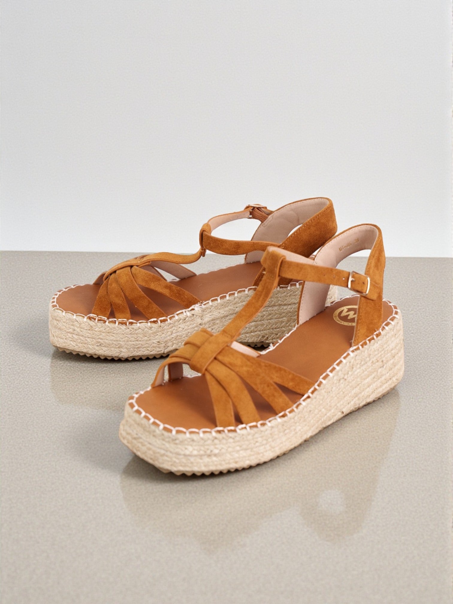 Sandalias Plataforma Mujer con Yute Trenzado, Tira en T y Pulsera Ajustable, Cuña Baja Estilo Espadrille, Sandalias Verano Casual Elegantes en Gamuza Sintética – Color Beige y Camel