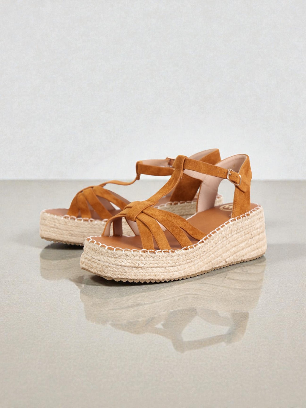 Sandalias Plataforma Mujer con Yute Trenzado, Tira en T y Pulsera Ajustable, Cuña Baja Estilo Espadrille, Sandalias Verano Casual Elegantes en Gamuza Sintética – Color Beige y Camel