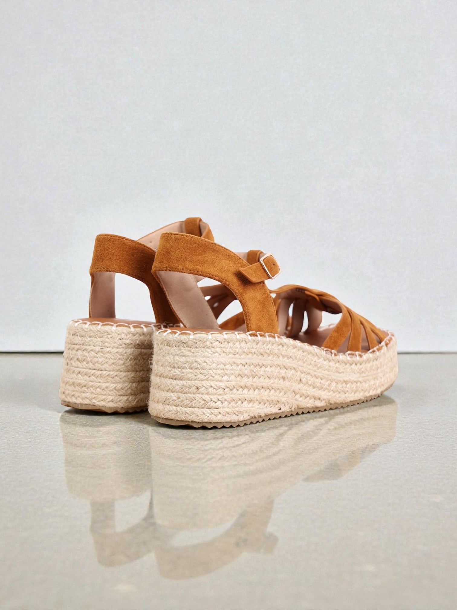 Sandalias Plataforma Mujer con Yute Trenzado, Tira en T y Pulsera Ajustable, Cuña Baja Estilo Espadrille, Sandalias Verano Casual Elegantes en Gamuza Sintética – Color Beige y Camel
