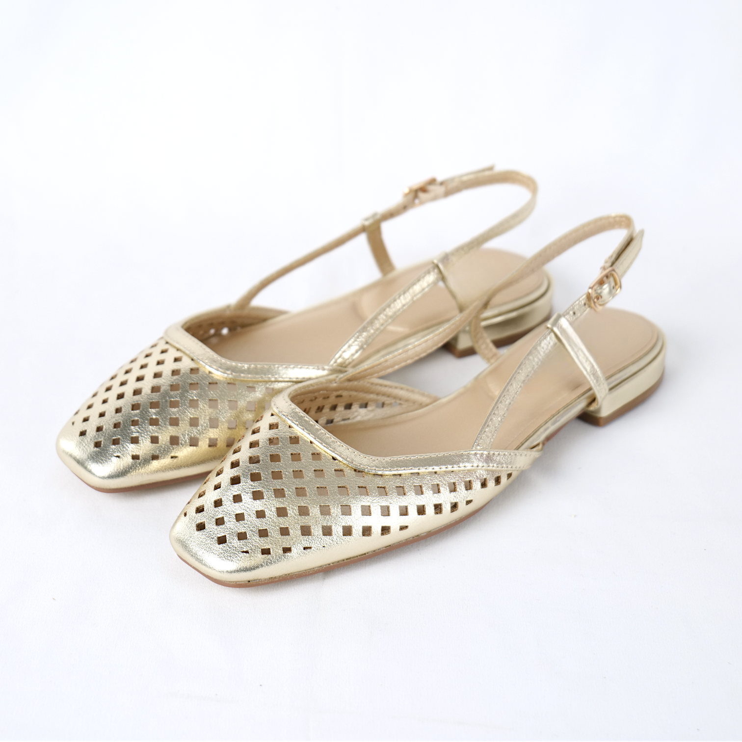 Bailarinas destalonadas para mujer con diseño troquelado y punta fina, estilo elegante y cómodo ideal para verano, eventos y looks casual chic