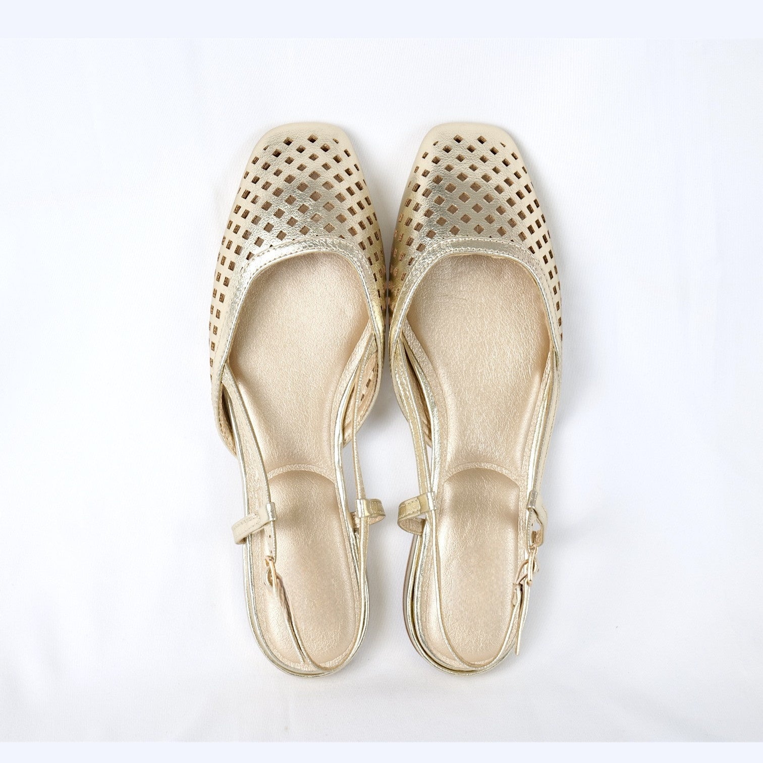 Bailarinas destalonadas para mujer con diseño troquelado y punta fina, estilo elegante y cómodo ideal para verano, eventos y looks casual chic