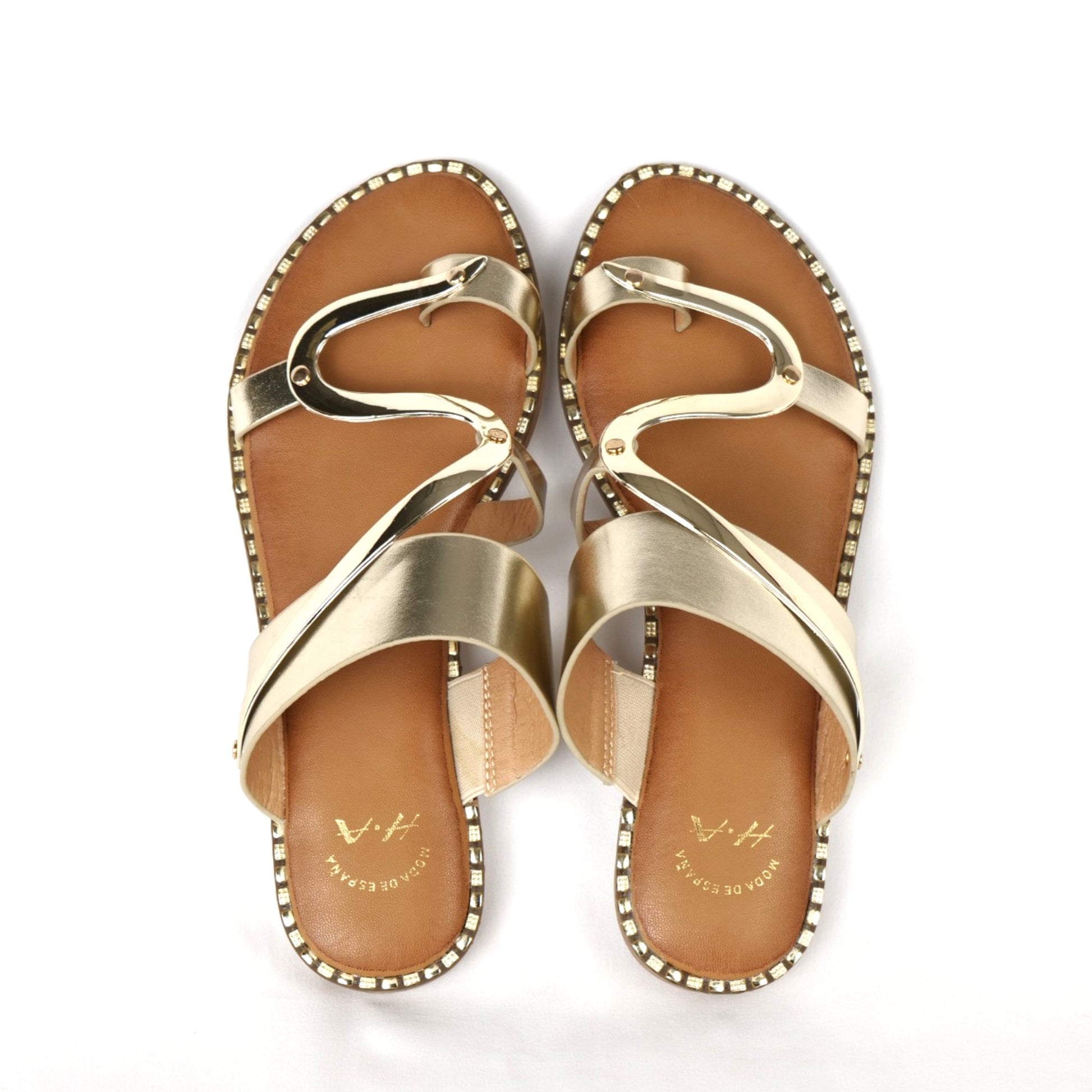 Sandalias planas tipo dedo para mujer diseño de tiras onduladas, tiras anchas y acabado brillo, plantilla ultraacolchada, chanclas elegantes con detalle decorativo y suela fina con borde decorativo