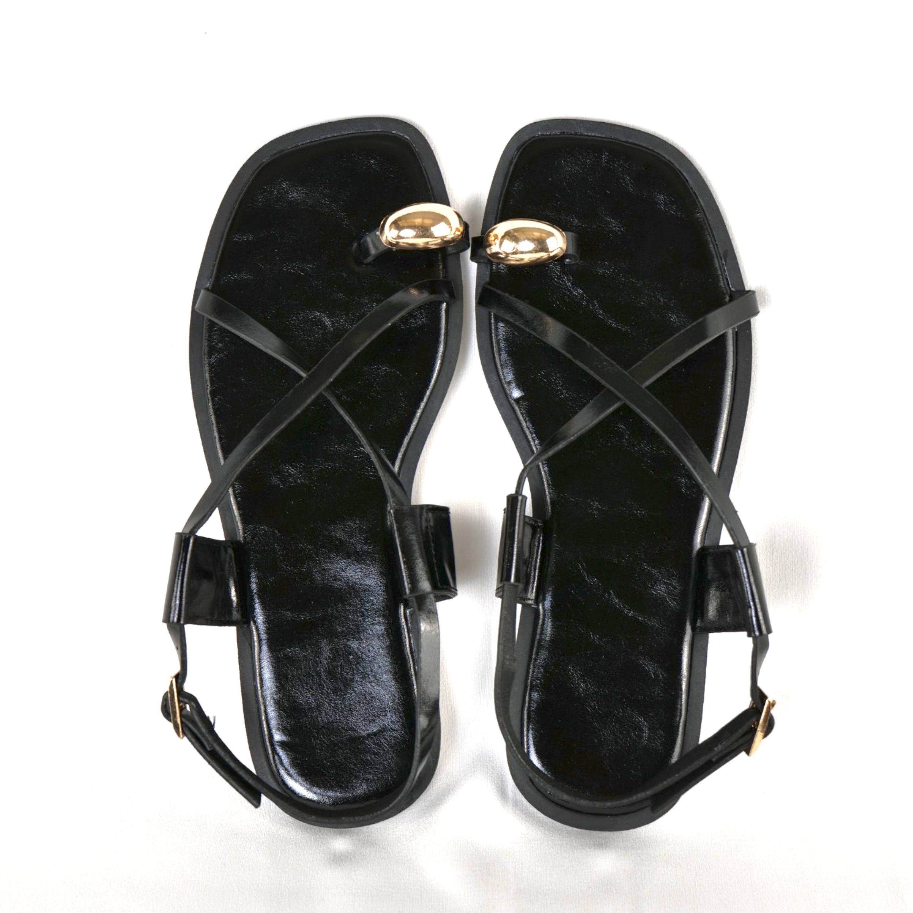Sandalias con detalle metálico en el dedo y tiras cruzadas en cuero sintético, sandalias minimalistas planas tipo dedo para mujer con tiras finas y pulsera al tobillo con hebilla, sandalias de verano elegantes para diario y playa