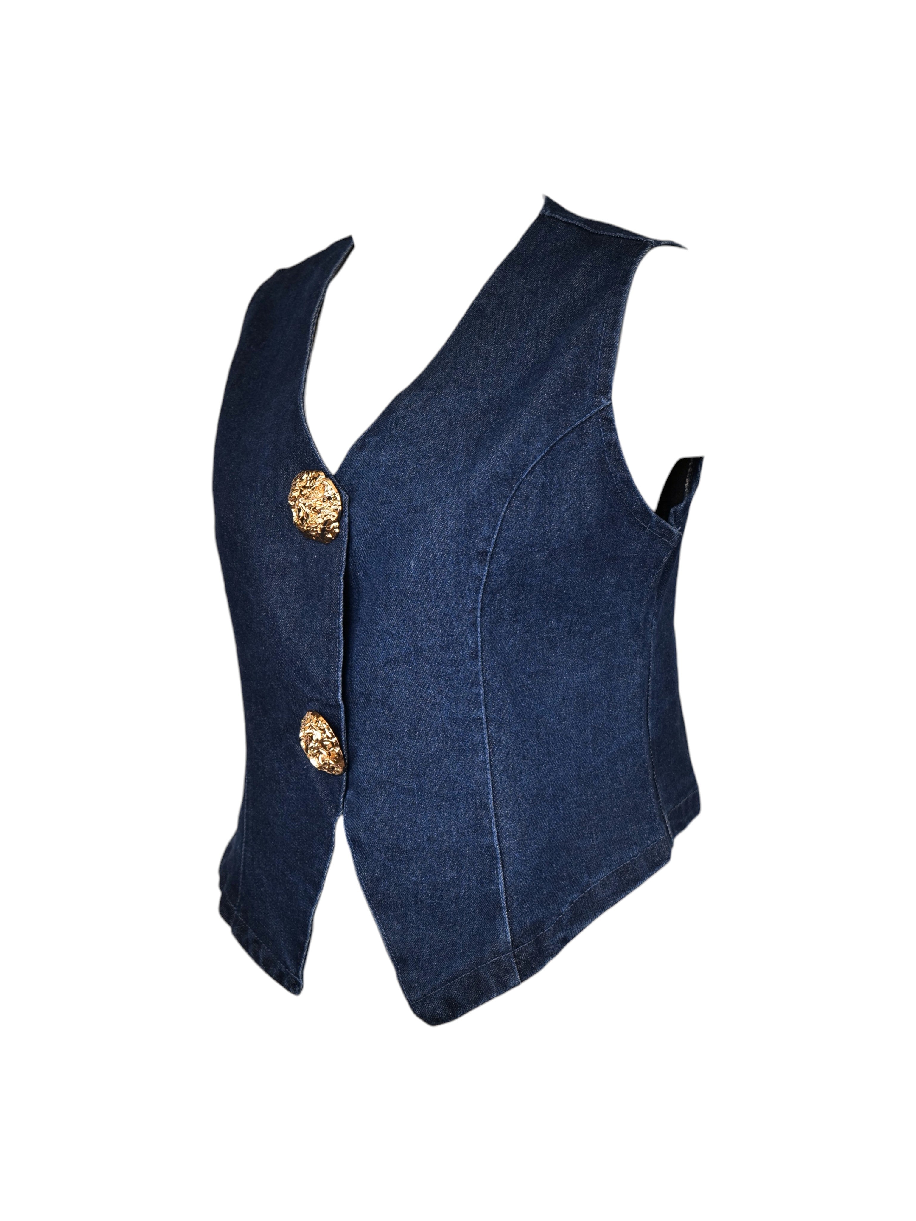 Chaleco denim mujer azul oscuro sin mangas cuello en V con botones dorados estilo vintage elegante, top vaquero ajustado casual chic, outfit streetwear minimalista verano otoño tendencia moda femenina