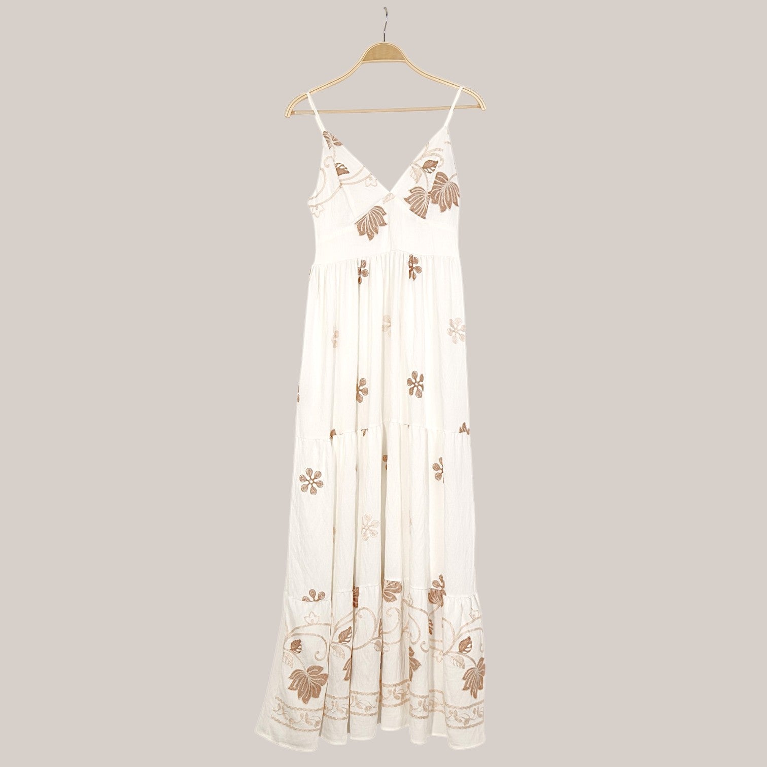Vestido largo mujer tirantes escote en V bordado floral boho, vestido maxi fluido con caída amplia estilo romántico elegante verano, vestido casual chic ligero outfit playa vacaciones moda femenina