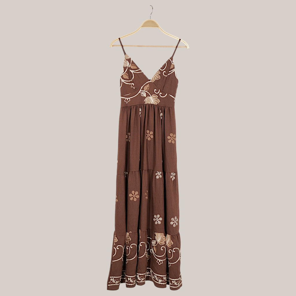 Vestido largo mujer tirantes escote en V bordado floral boho, vestido maxi fluido con caída amplia estilo romántico elegante verano, vestido casual chic ligero outfit playa vacaciones moda femenina