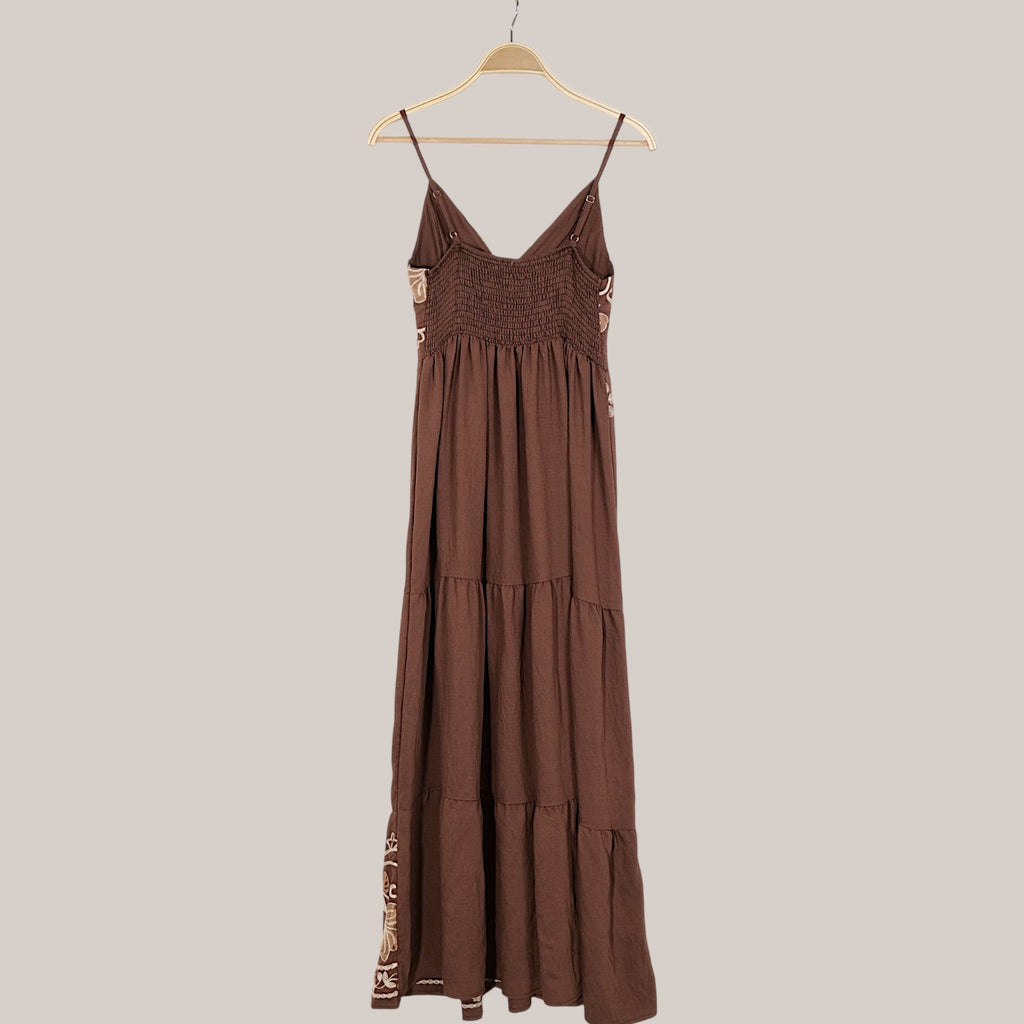 Vestido largo mujer tirantes escote en V bordado floral boho, vestido maxi fluido con caída amplia estilo romántico elegante verano, vestido casual chic ligero outfit playa vacaciones moda femenina