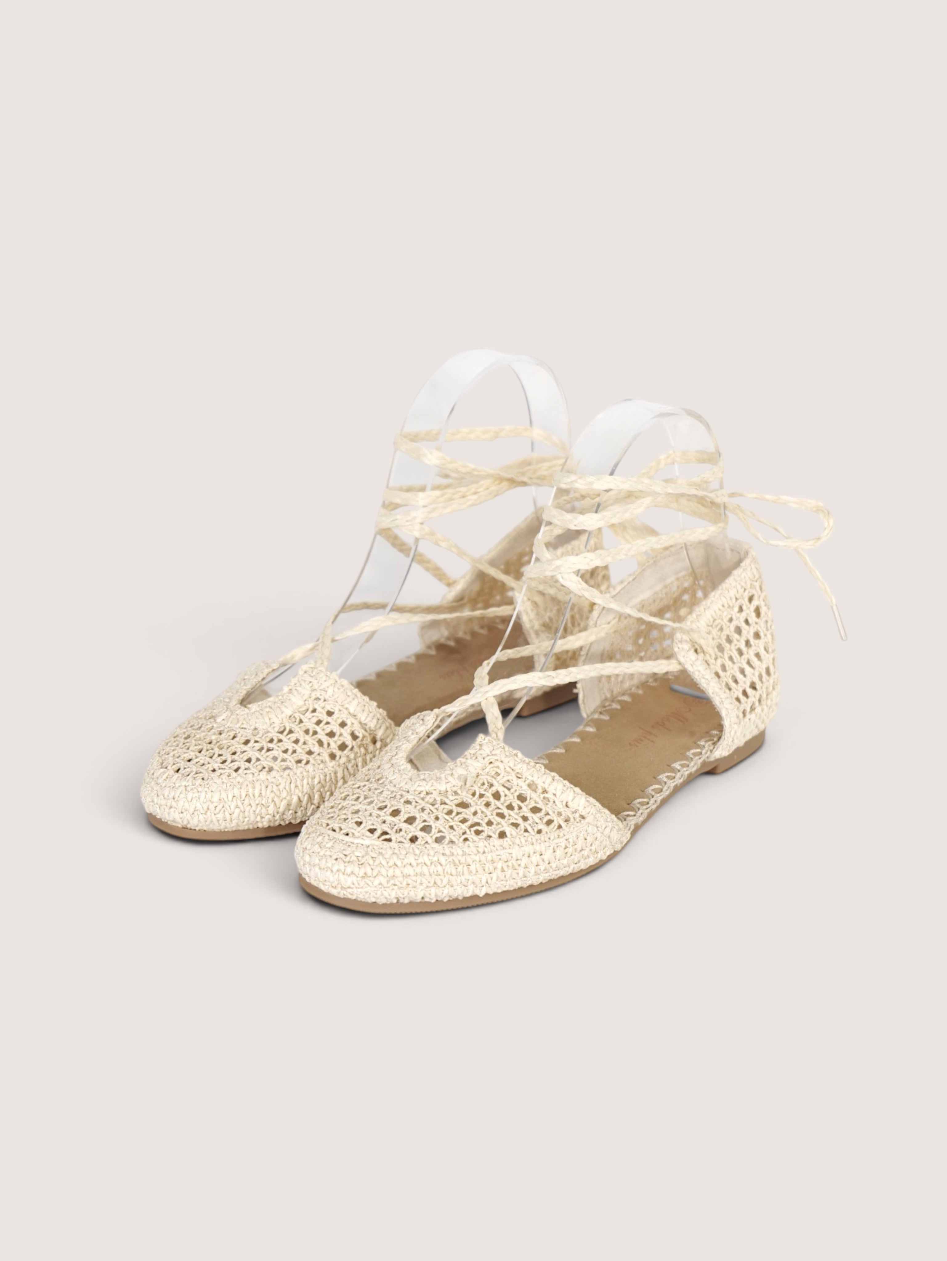 Sandalias planas tipo bailarina de crochet para mujer con cordones largos estilo romano, zapatos tejidos calados punta cerrada, sandalias planas verano boho con lazada al tobillo en color beige y camel