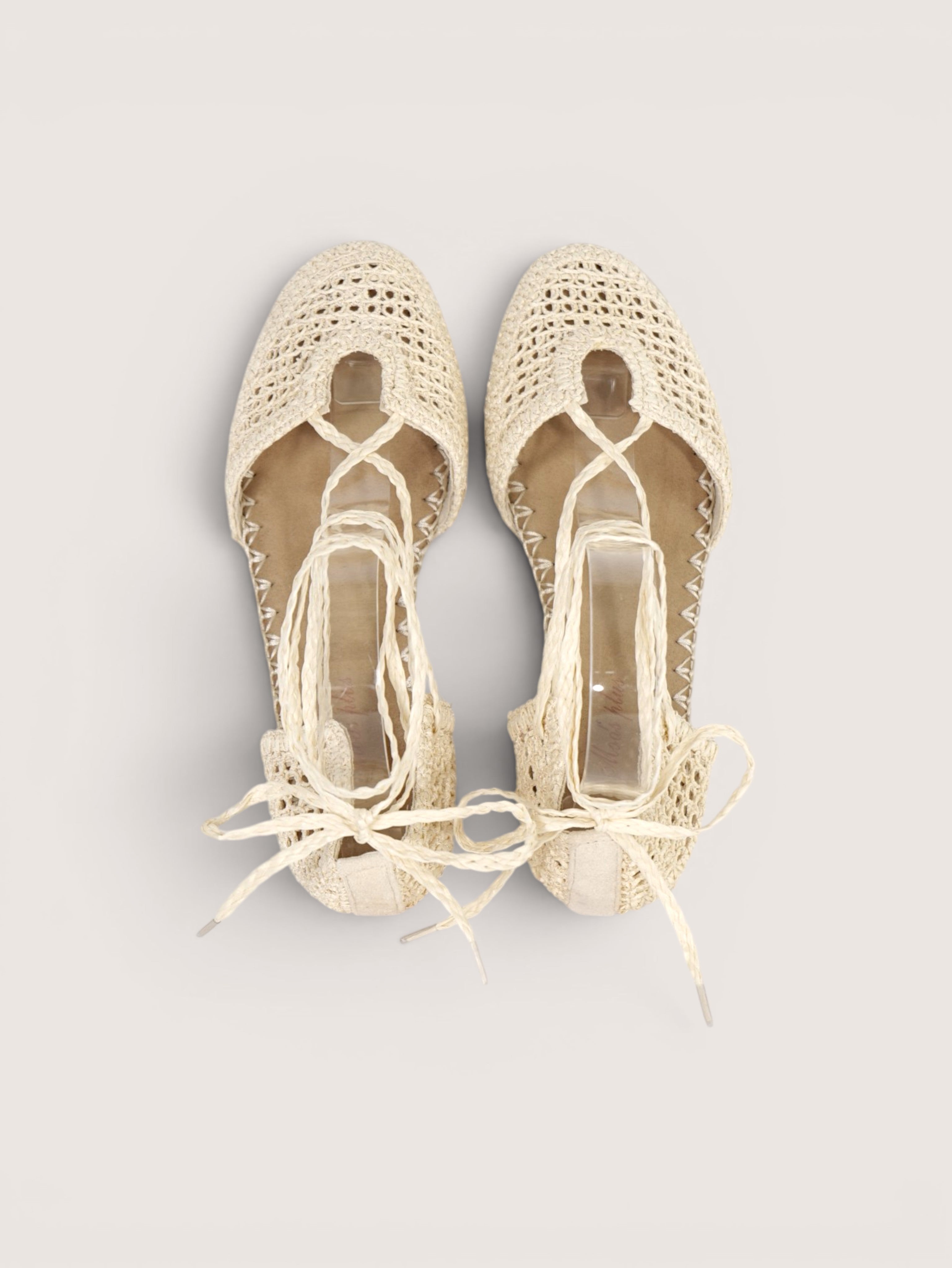 Sandalias planas tipo bailarina de crochet para mujer con cordones largos estilo romano, zapatos tejidos calados punta cerrada, sandalias planas verano boho con lazada al tobillo en color beige y camel