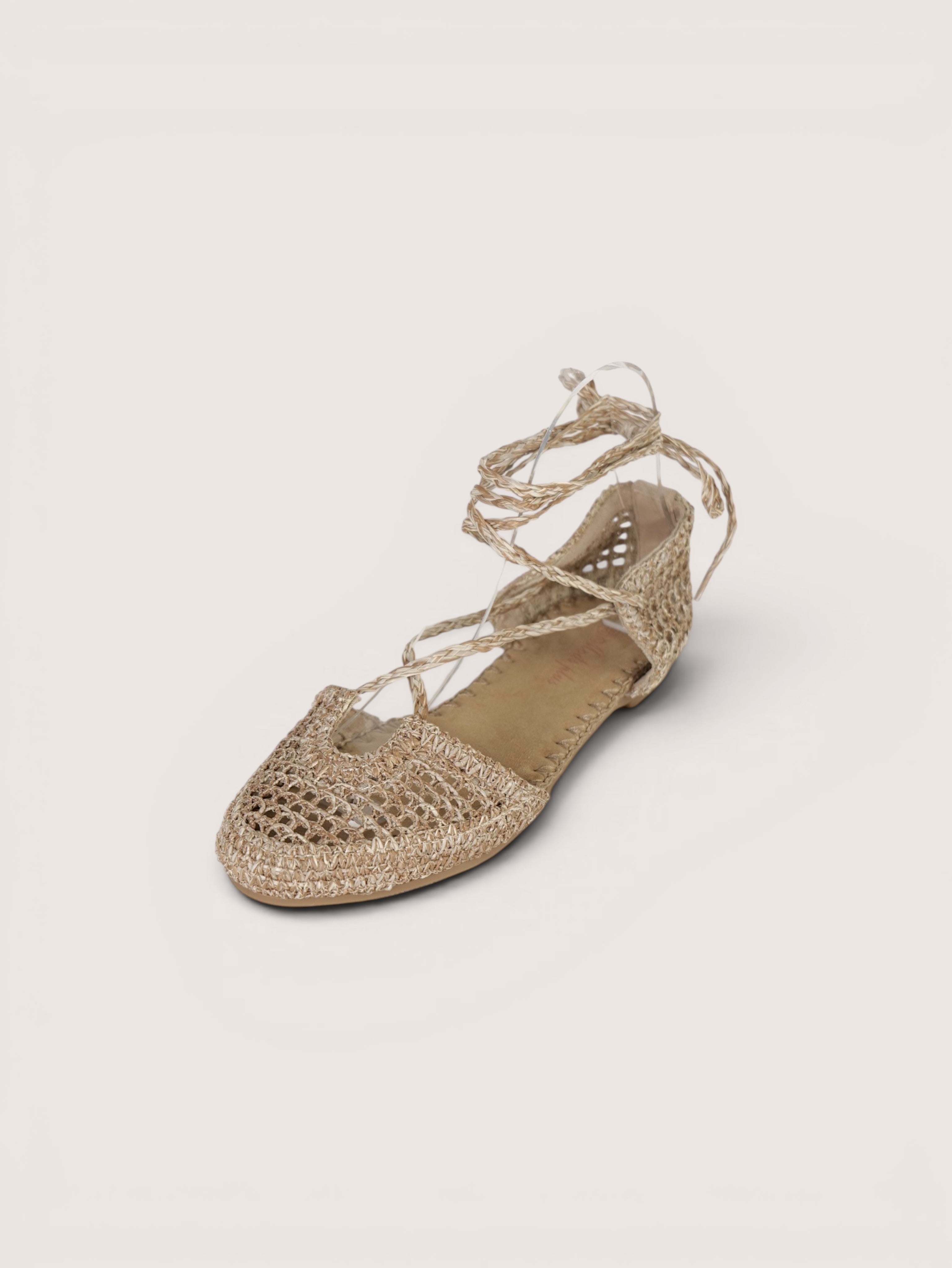 Sandalias planas tipo bailarina de crochet para mujer con cordones largos estilo romano, zapatos tejidos calados punta cerrada, sandalias planas verano boho con lazada al tobillo en color beige y camel