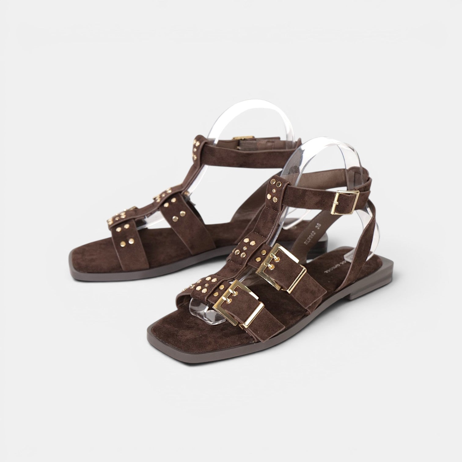 Sandalias planas romanas para mujer con hebillas metálicas y tachas, sandalias estilo gladiador de tiras múltiples efecto cuero sintético, sandalias casual verano con cierre de pulsera en tobillo color marrón