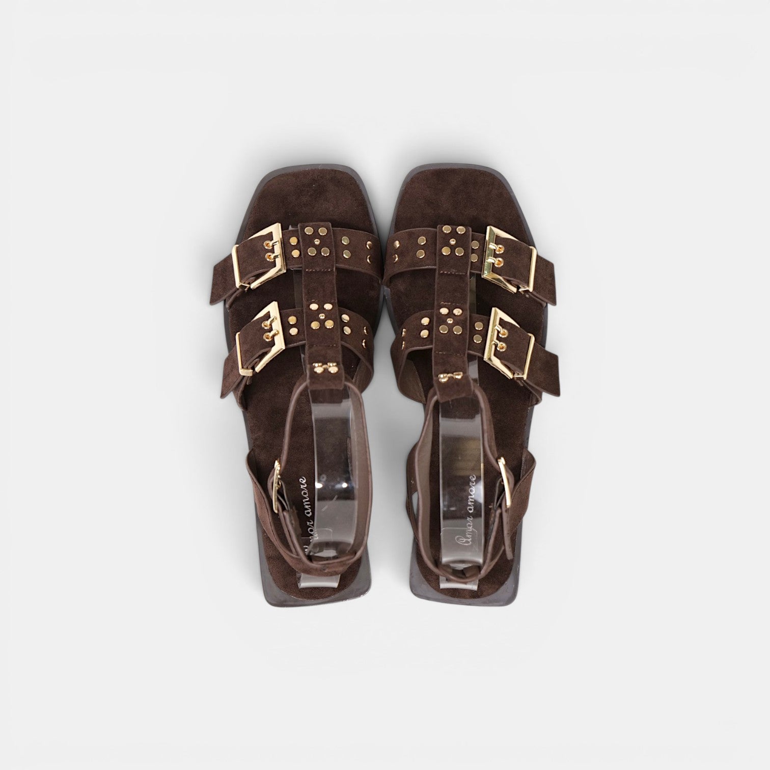 Sandalias planas romanas para mujer con hebillas metálicas y tachas, sandalias estilo gladiador de tiras múltiples efecto cuero sintético, sandalias casual verano con cierre de pulsera en tobillo color marrón