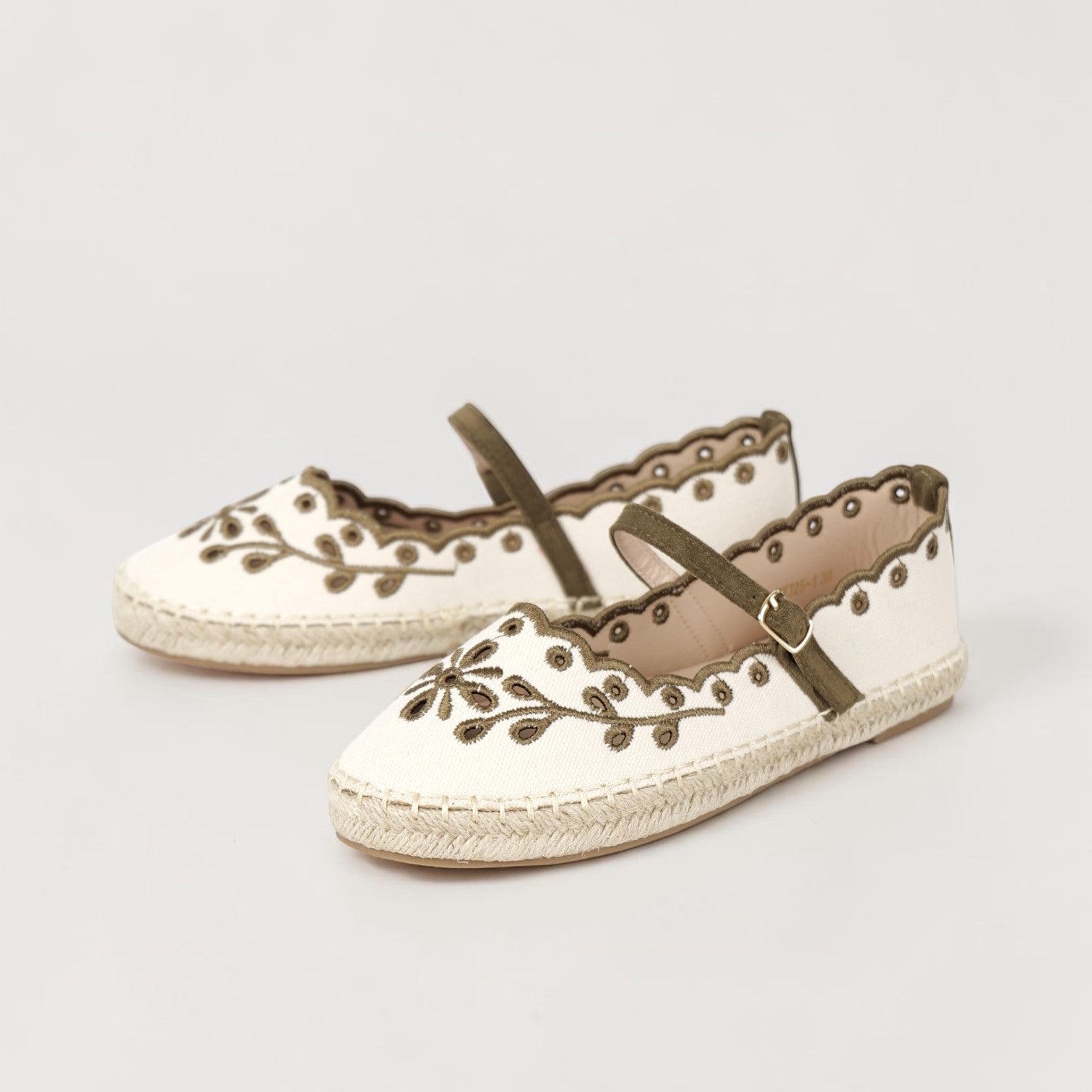 Alpargatas Mujer Bordadas con Pulsera Ajustable, Espadrilles Planas de Lona con Suela de Yute, Zapatos Verano Cómodos con Detalle Floral y Acabado Ondulado Textil